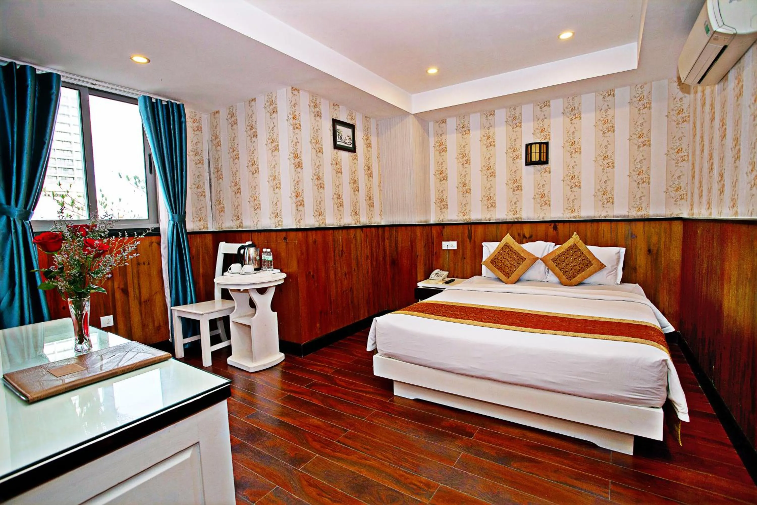 Property building, Bed in Golden Rain 2 Hotel Nha Trang Beach
