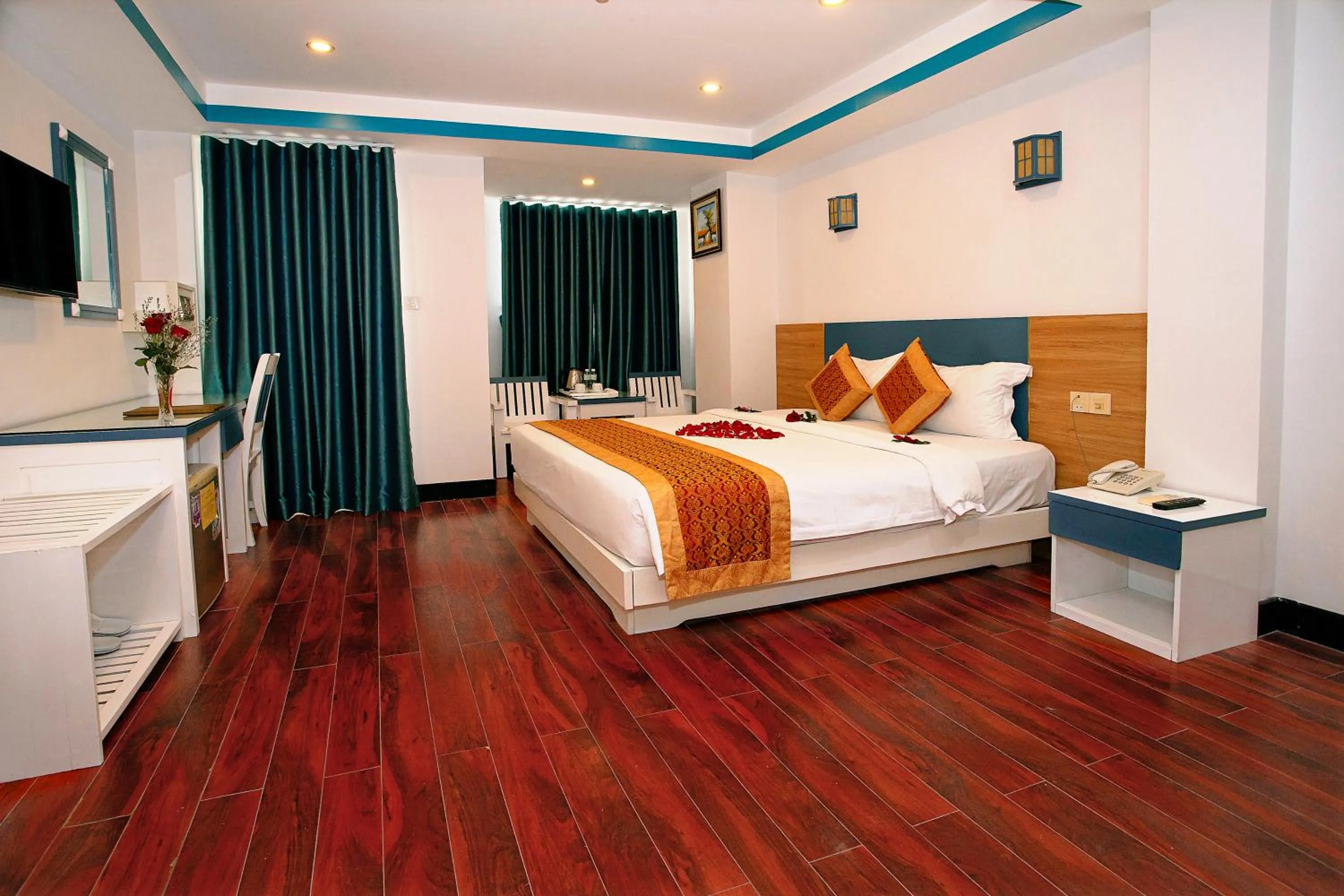 Property building, Bed in Golden Rain 2 Hotel Nha Trang Beach