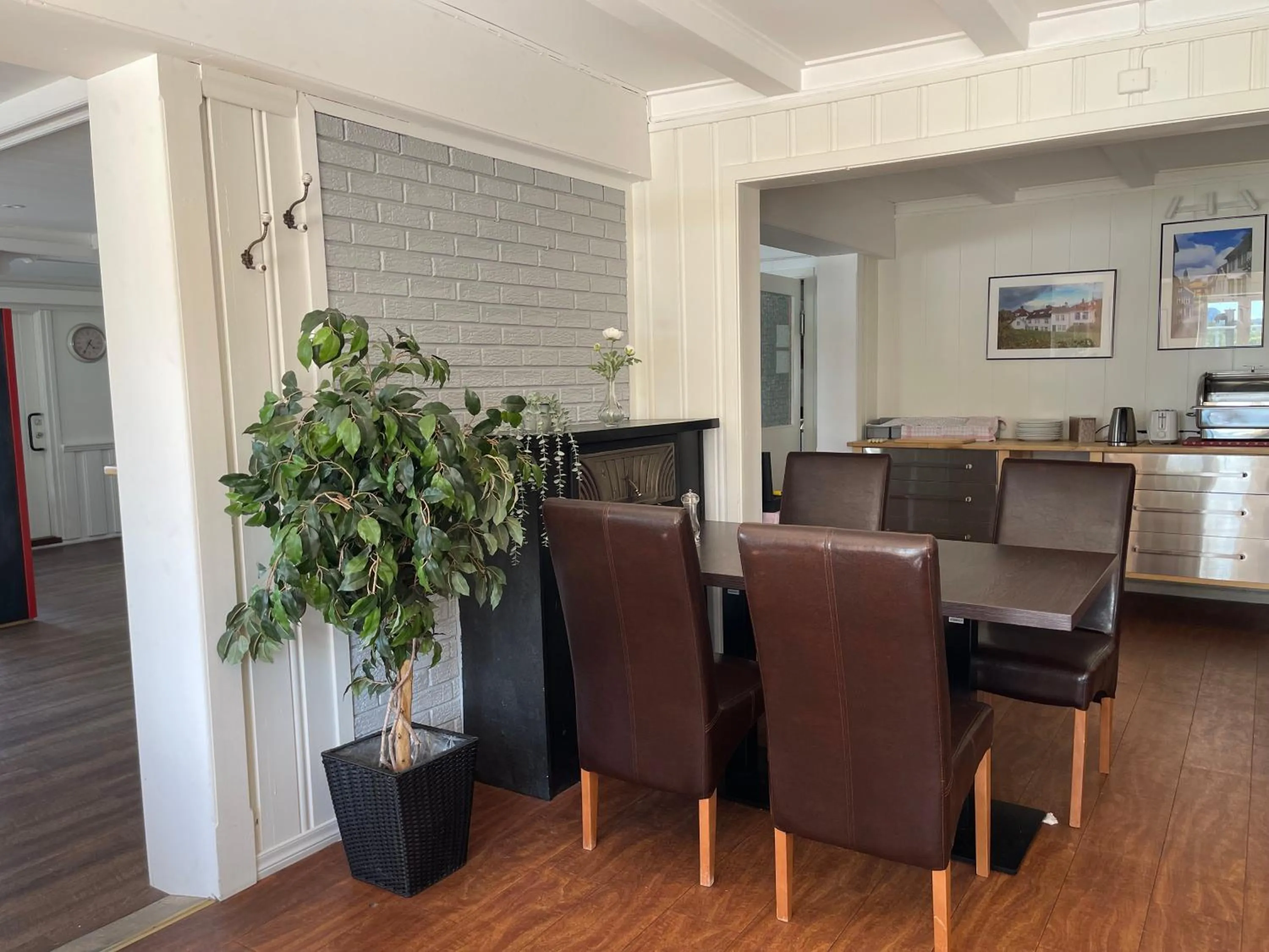Dining area in Jondal Hotel