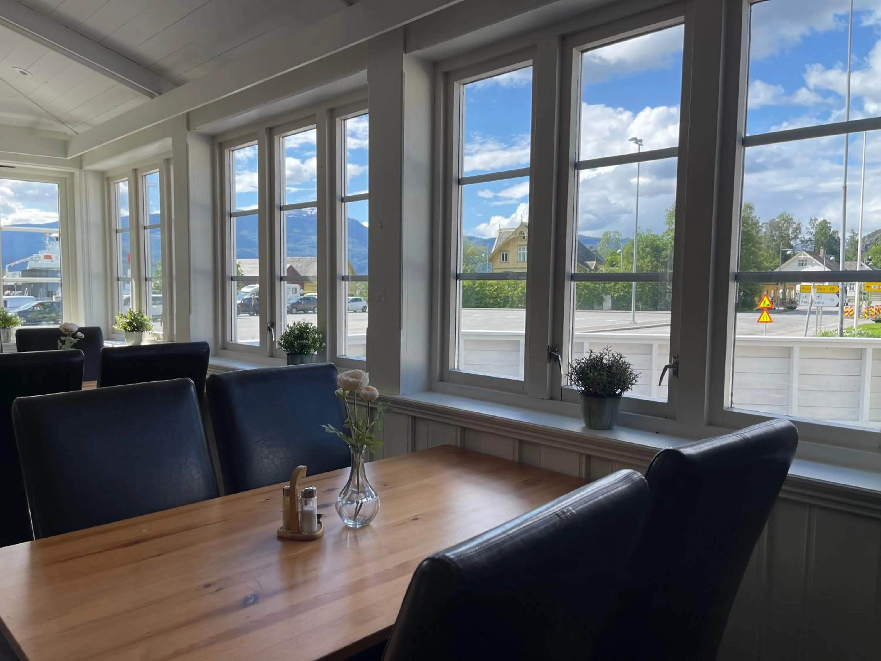 Seating area in Jondal Hotel