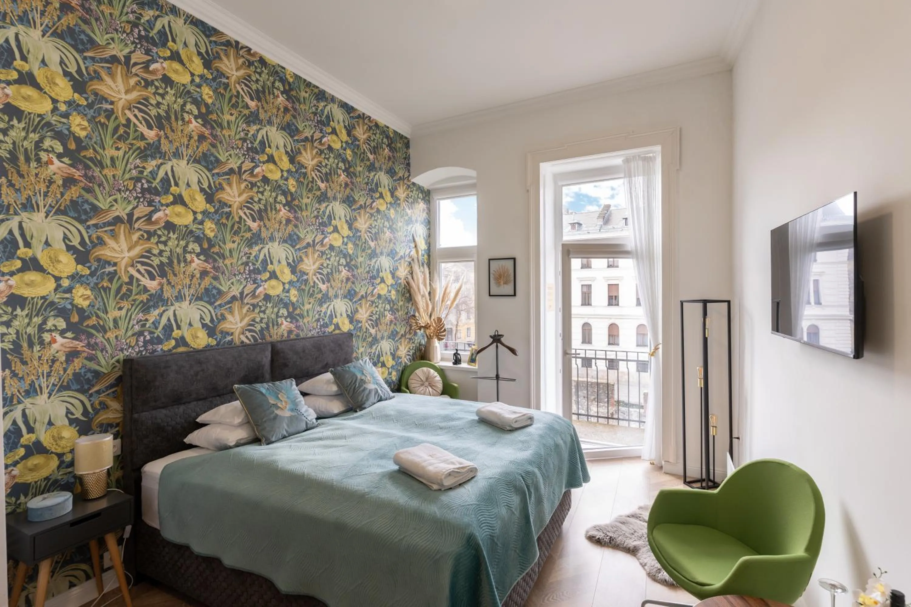 Photo of the whole room, Bed in V62 studio apartments- Downtown Sopron