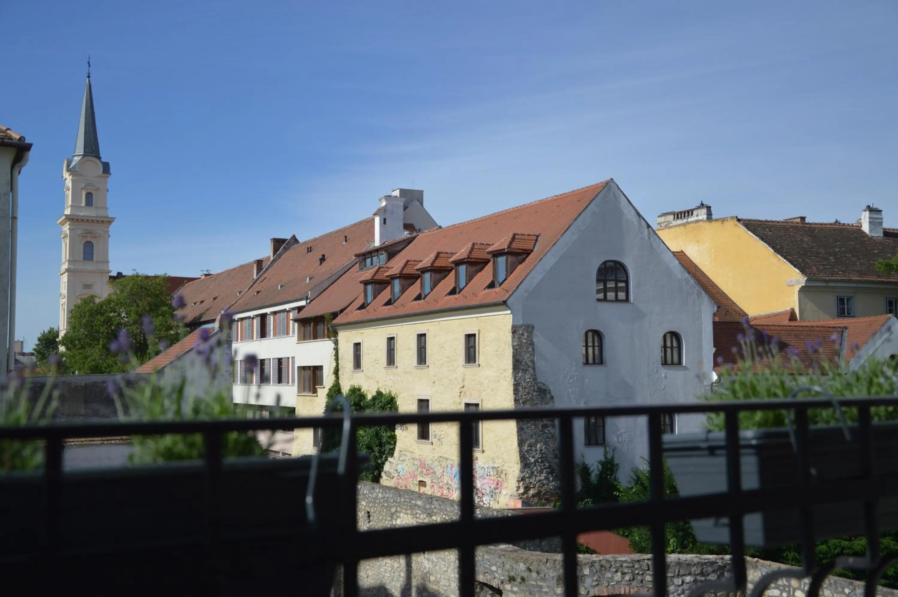 Day in V62 studio apartments- Downtown Sopron