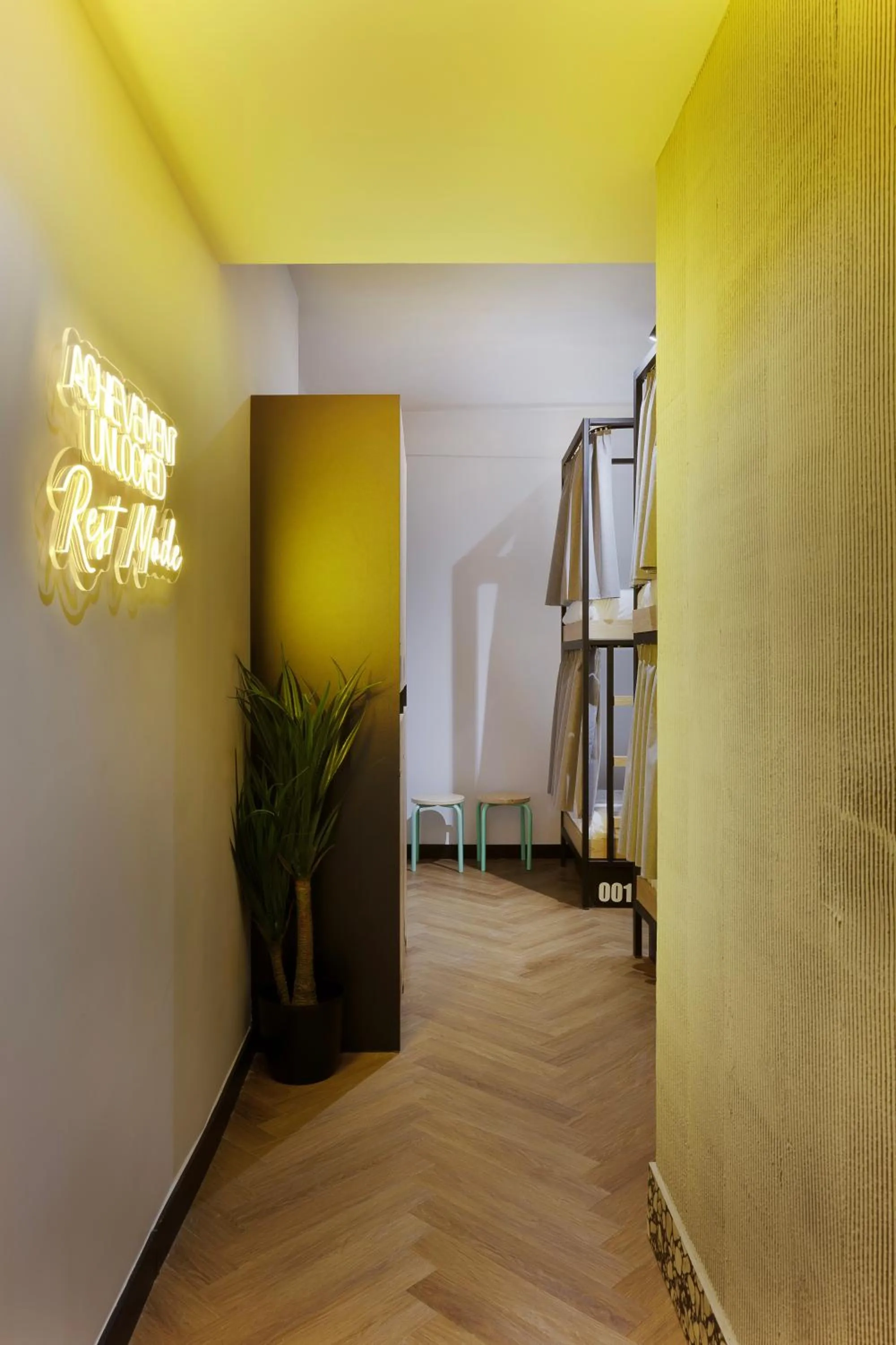 Decorative detail in Retroverse Eccentric Stay