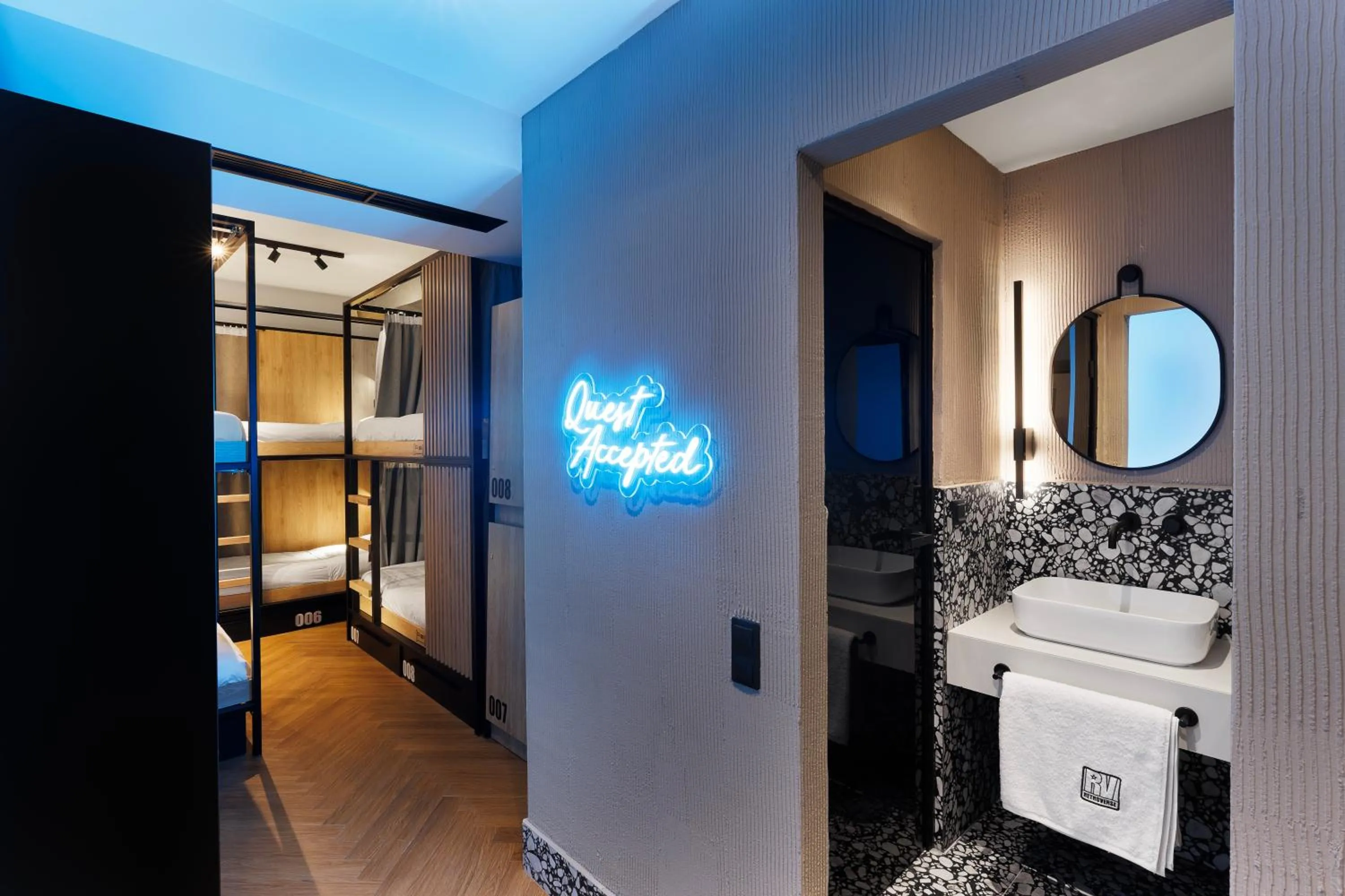 Bed in Retroverse Eccentric Stay