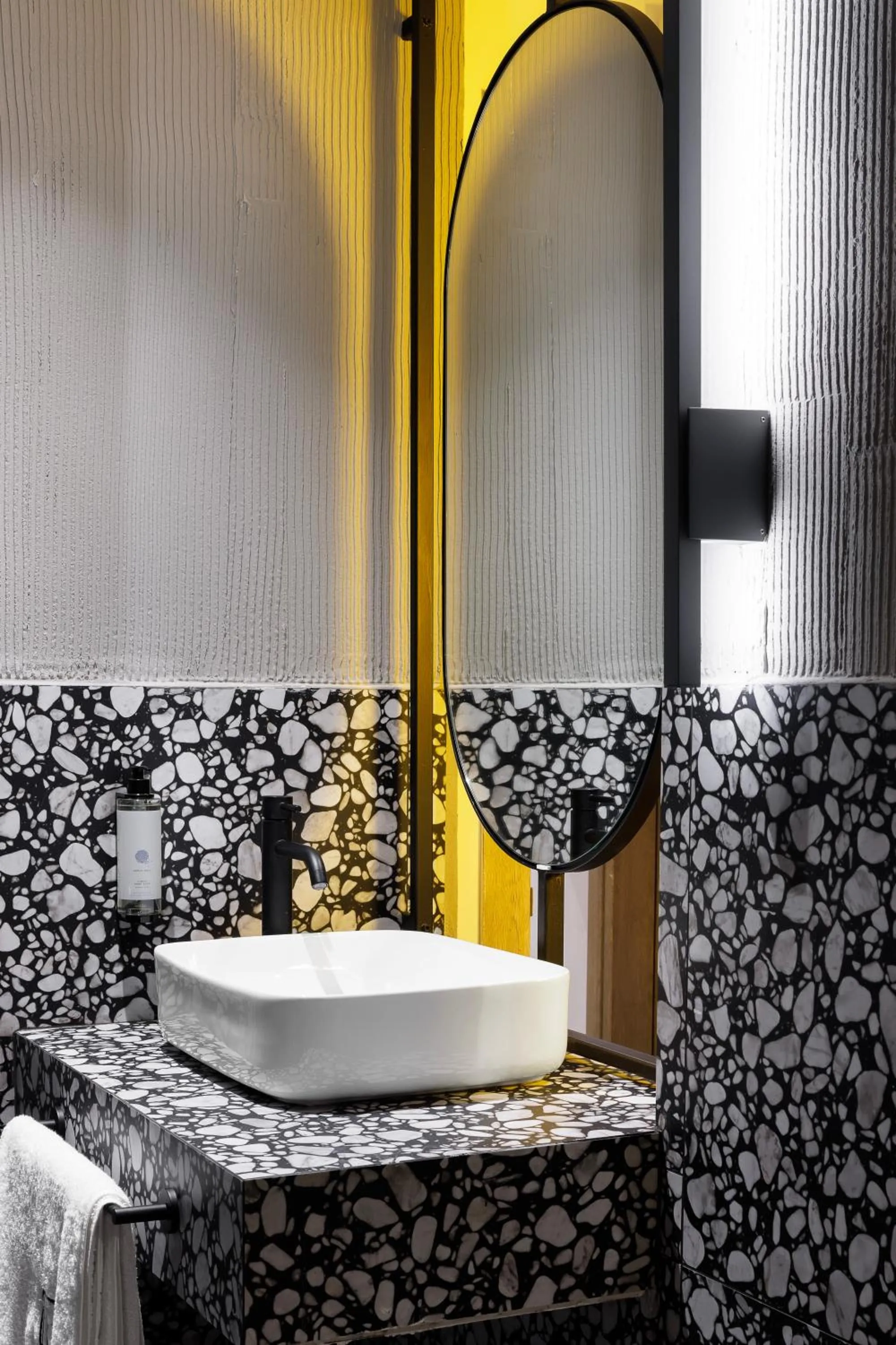 Bathroom in Retroverse Eccentric Stay