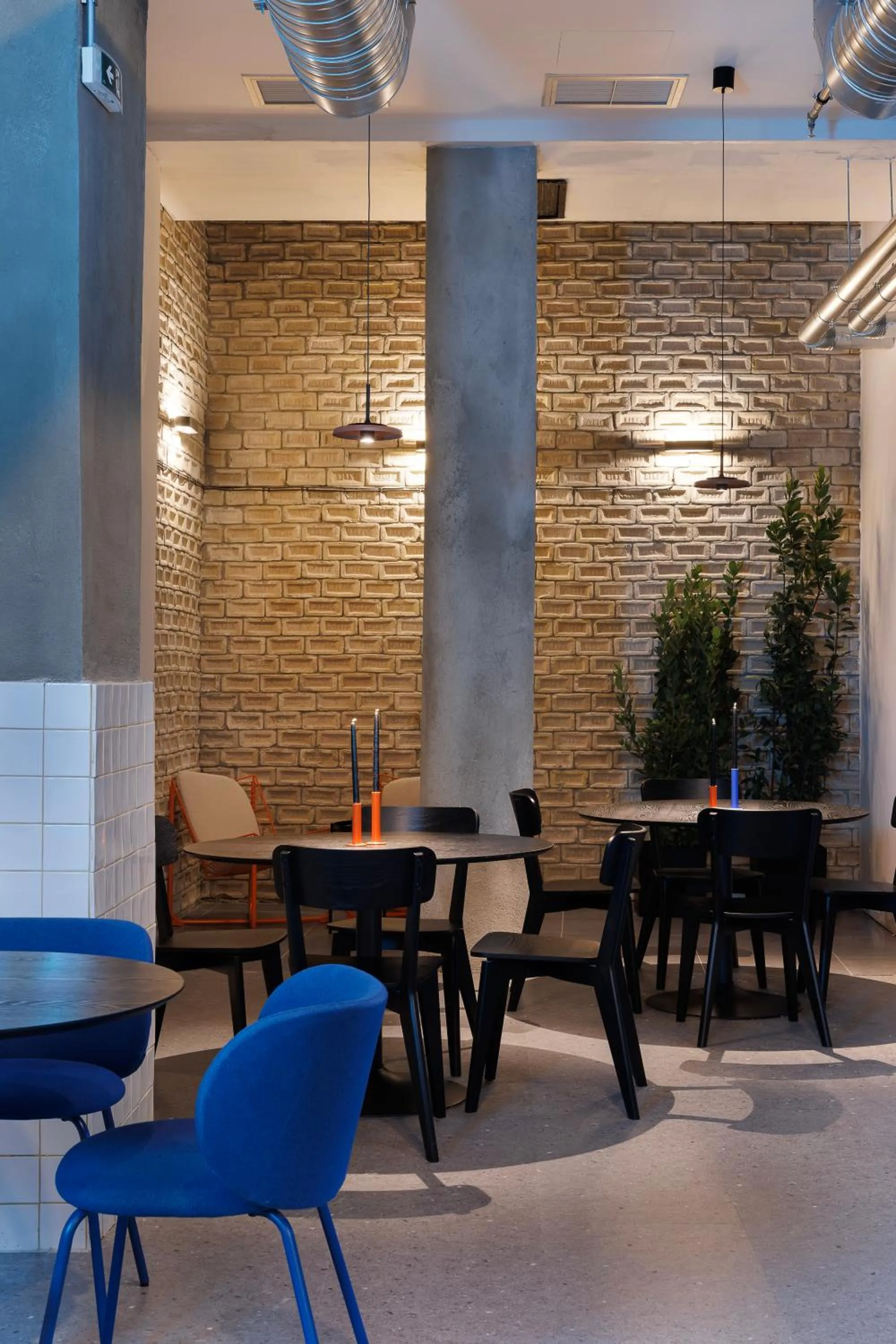 Restaurant/places to eat in Retroverse Eccentric Stay