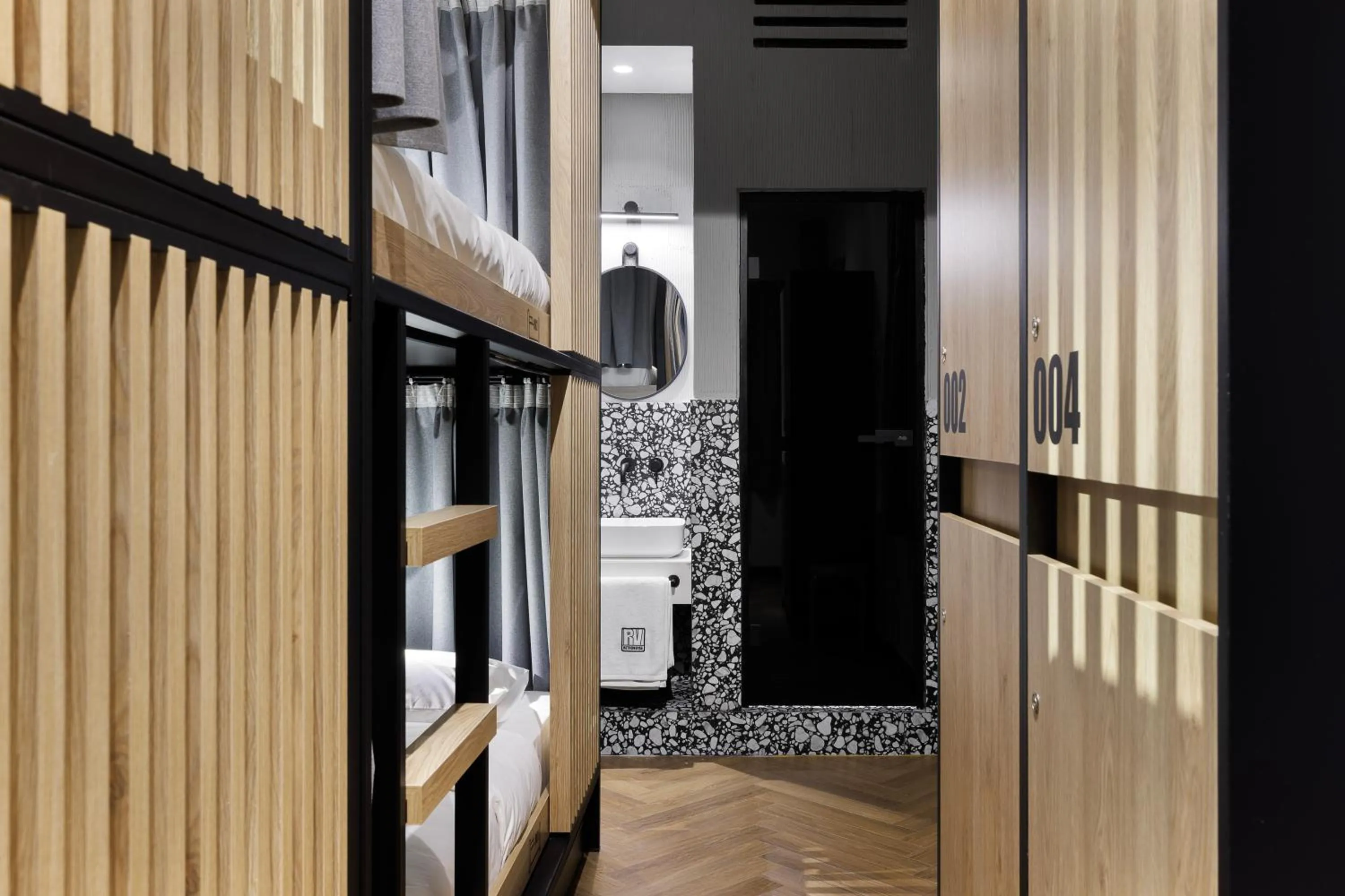 Toilet in Retroverse Eccentric Stay