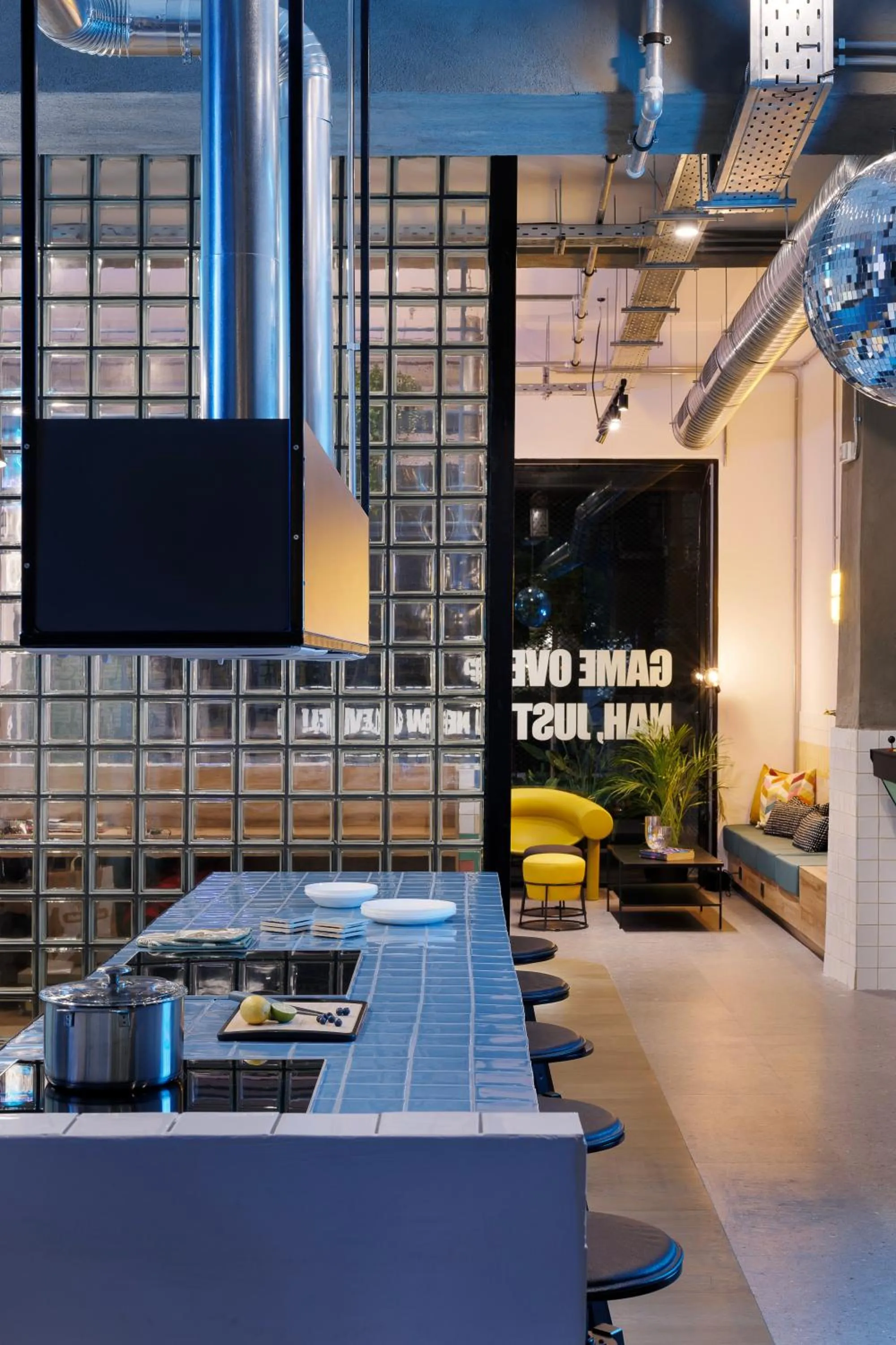 Kitchen or kitchenette in Retroverse Eccentric Stay