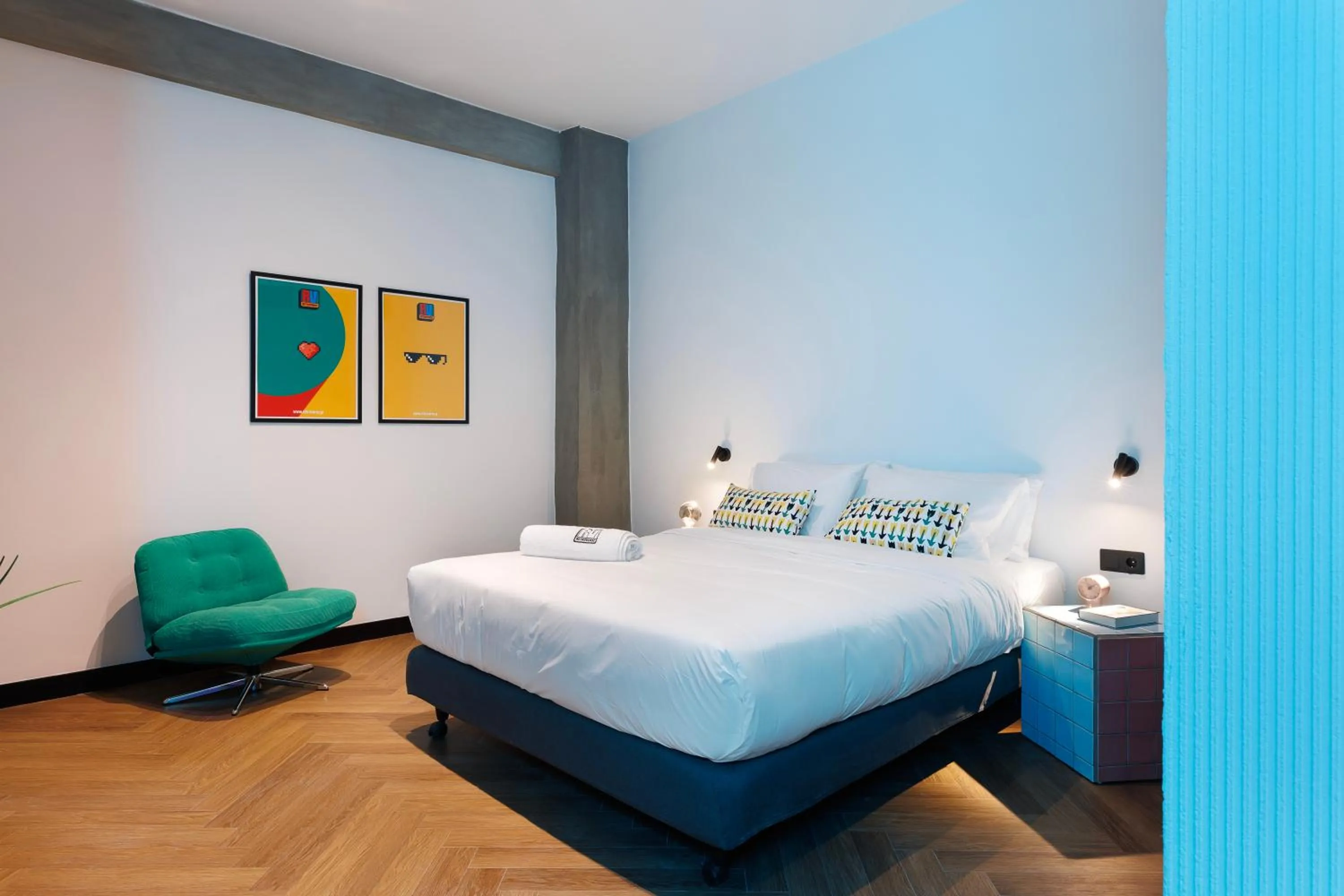 Bed in Retroverse Eccentric Stay