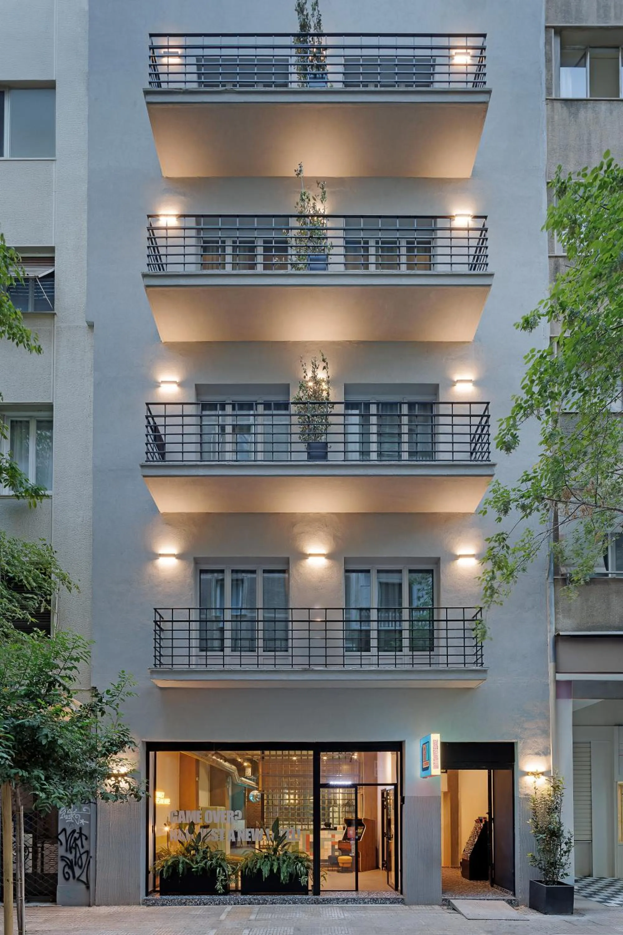 Property building in Retroverse Eccentric Stay