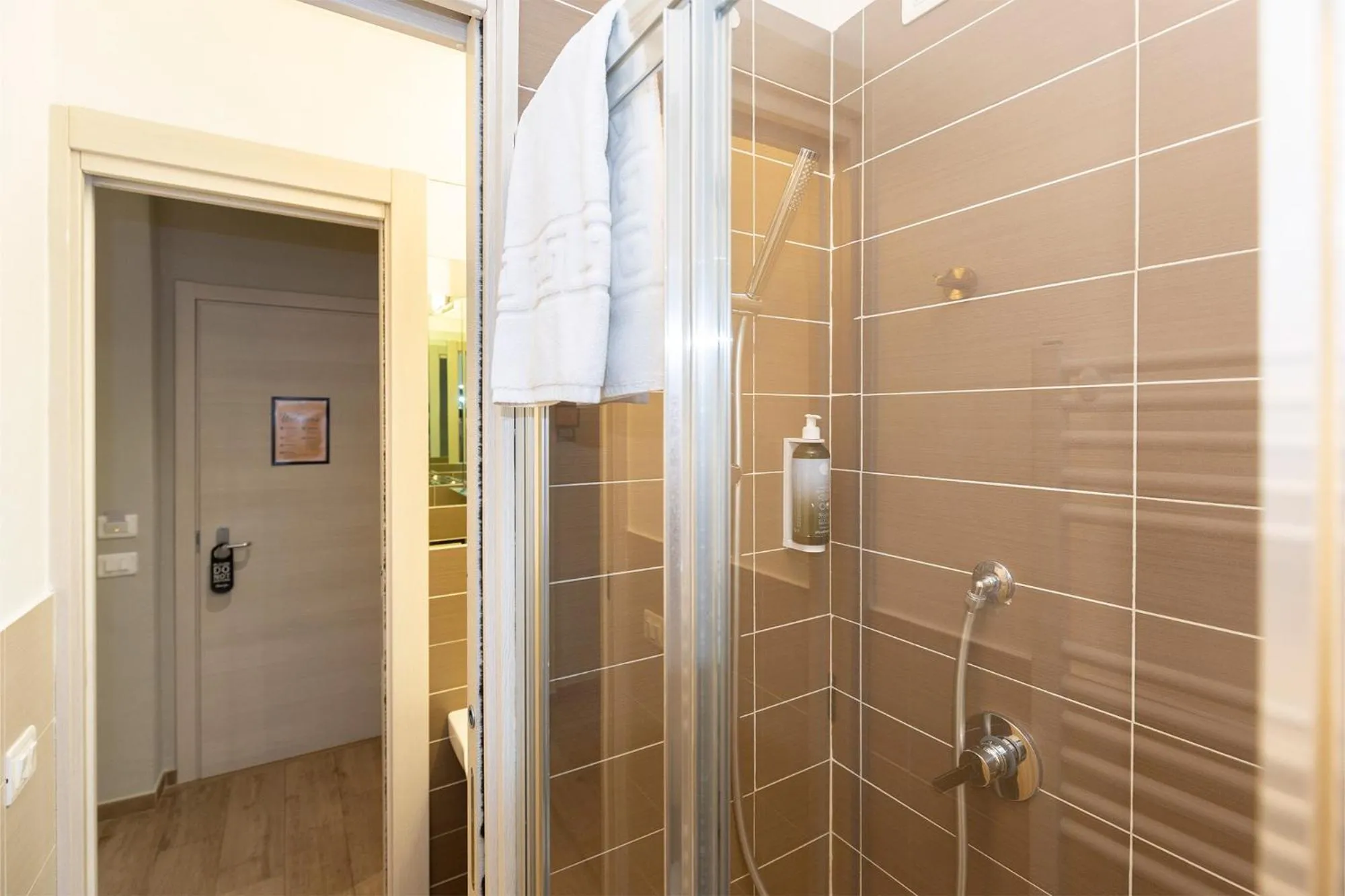 Shower in La Loggia de' Banchi