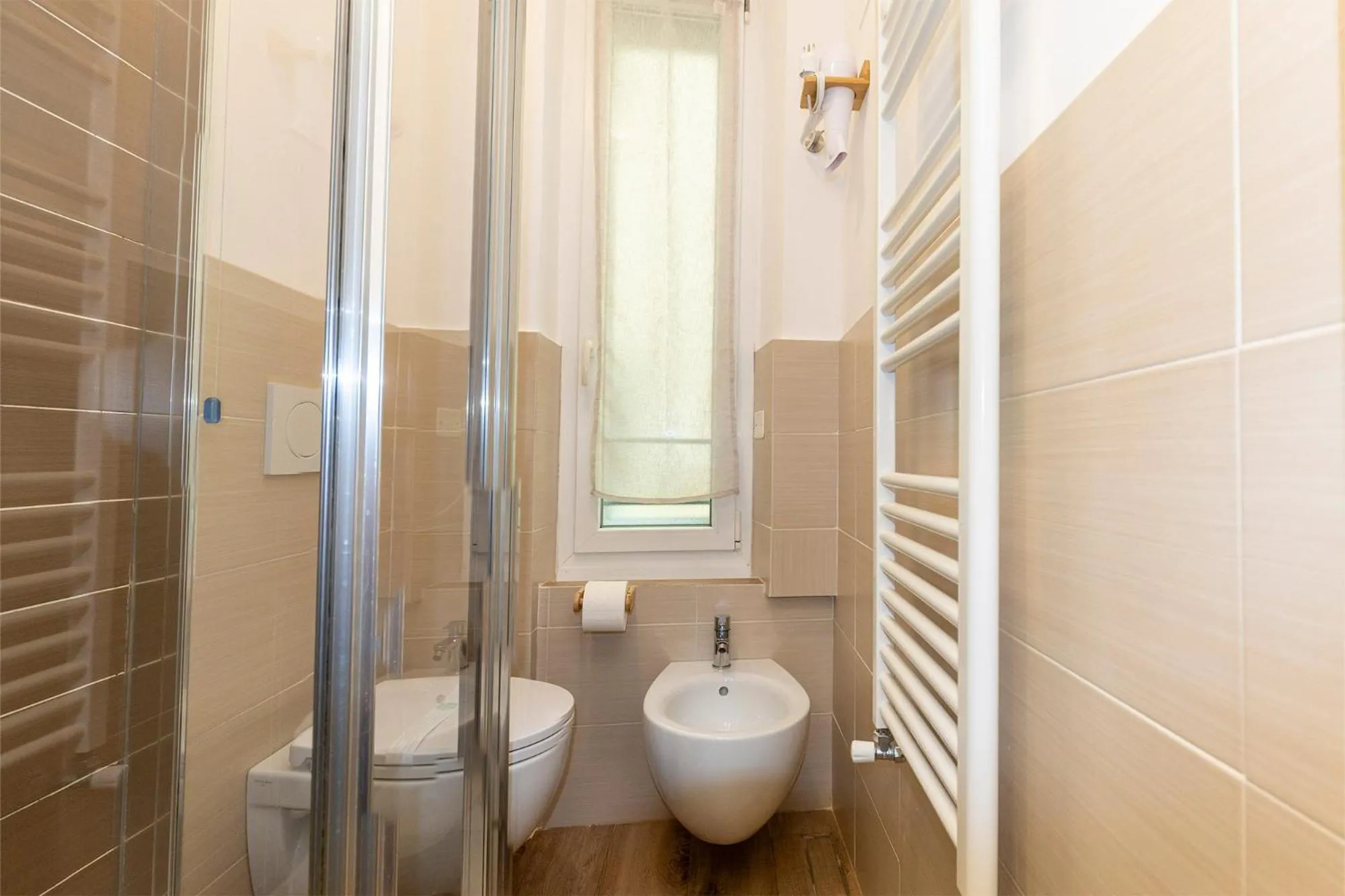 Shower in La Loggia de' Banchi