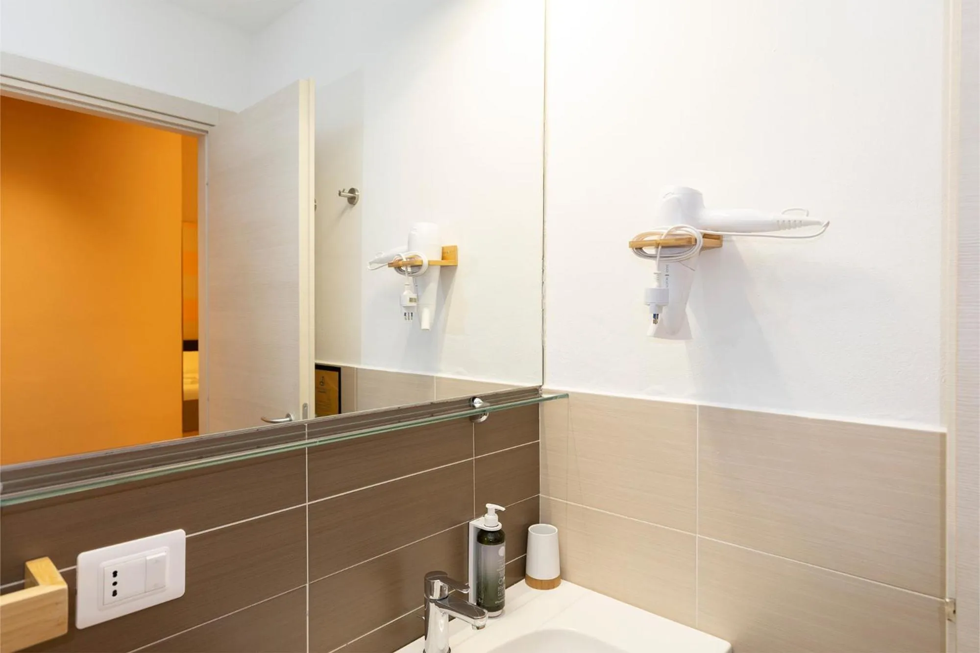 Shower in La Loggia de' Banchi