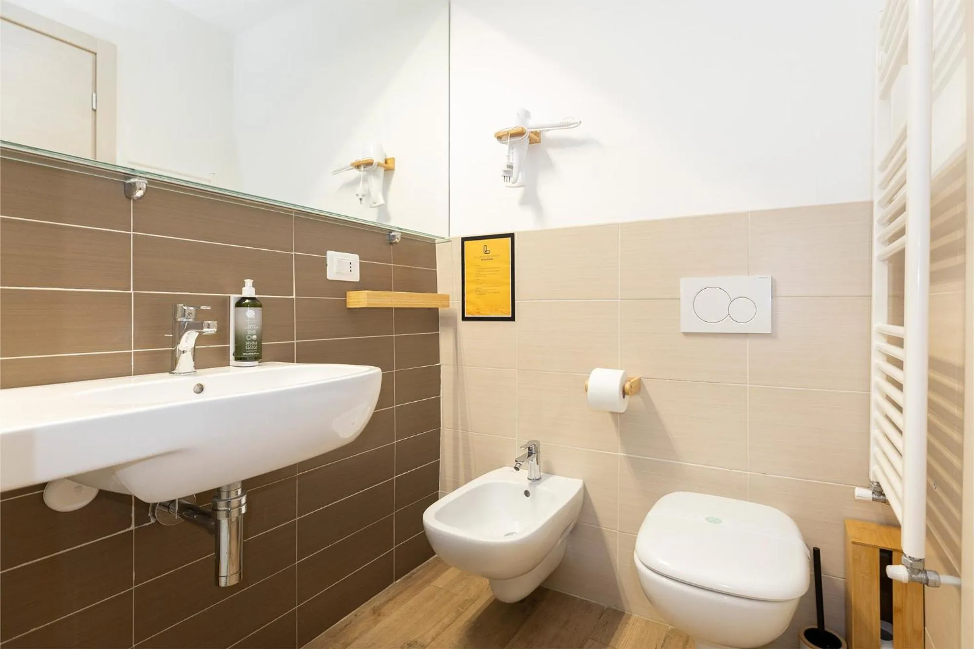 Shower in La Loggia de' Banchi