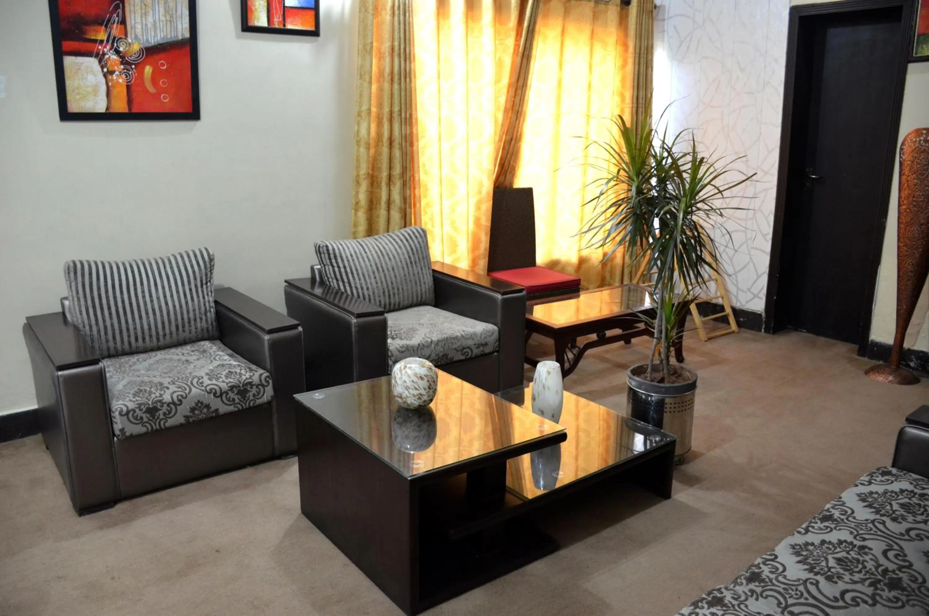 Restaurant/places to eat in Gofas Lodge