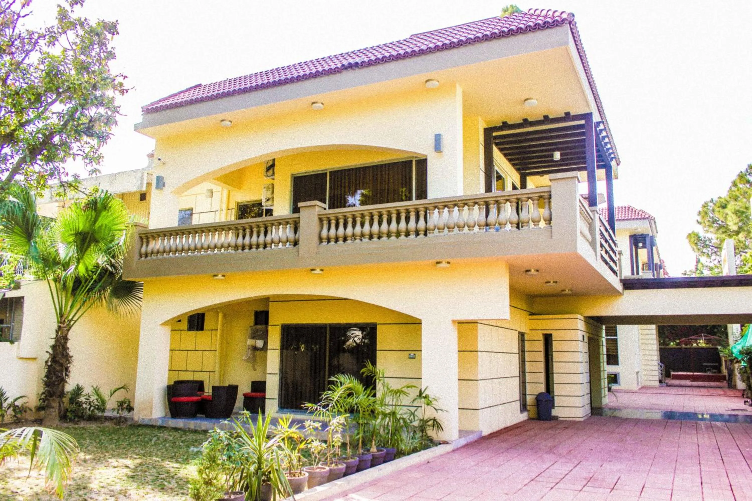 Facade/entrance in Gofas Lodge