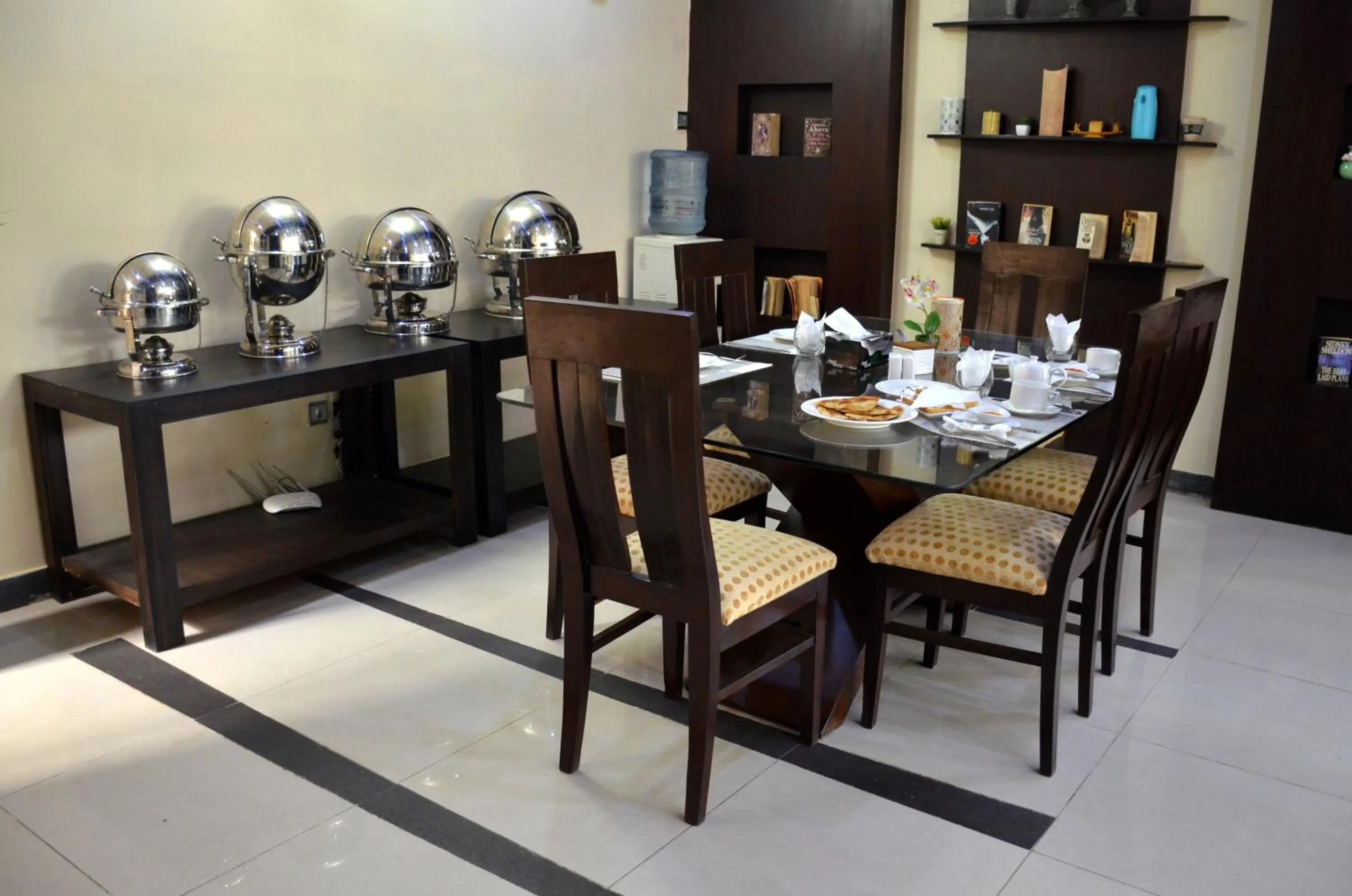 Restaurant/places to eat in Gofas Lodge