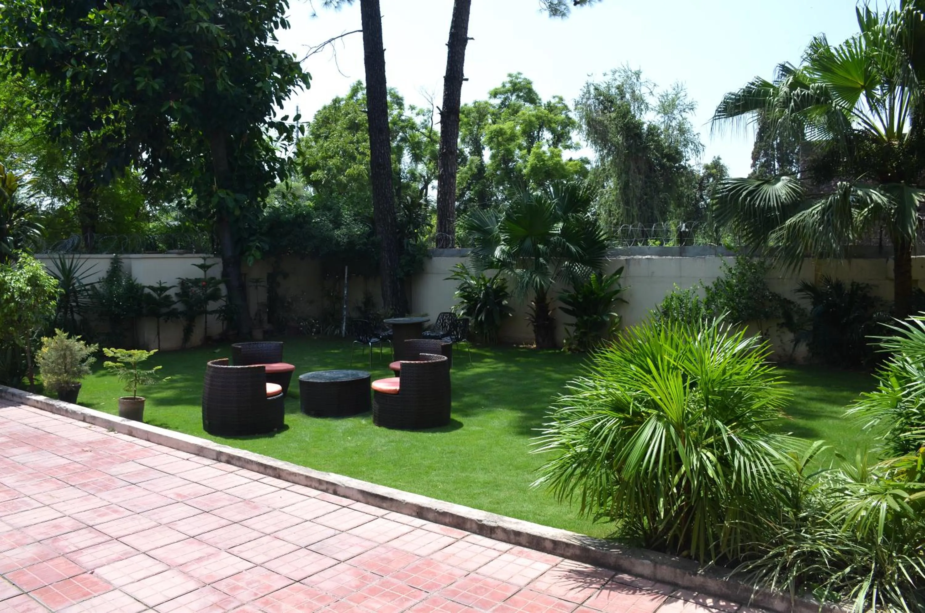 Garden in Gofas Lodge