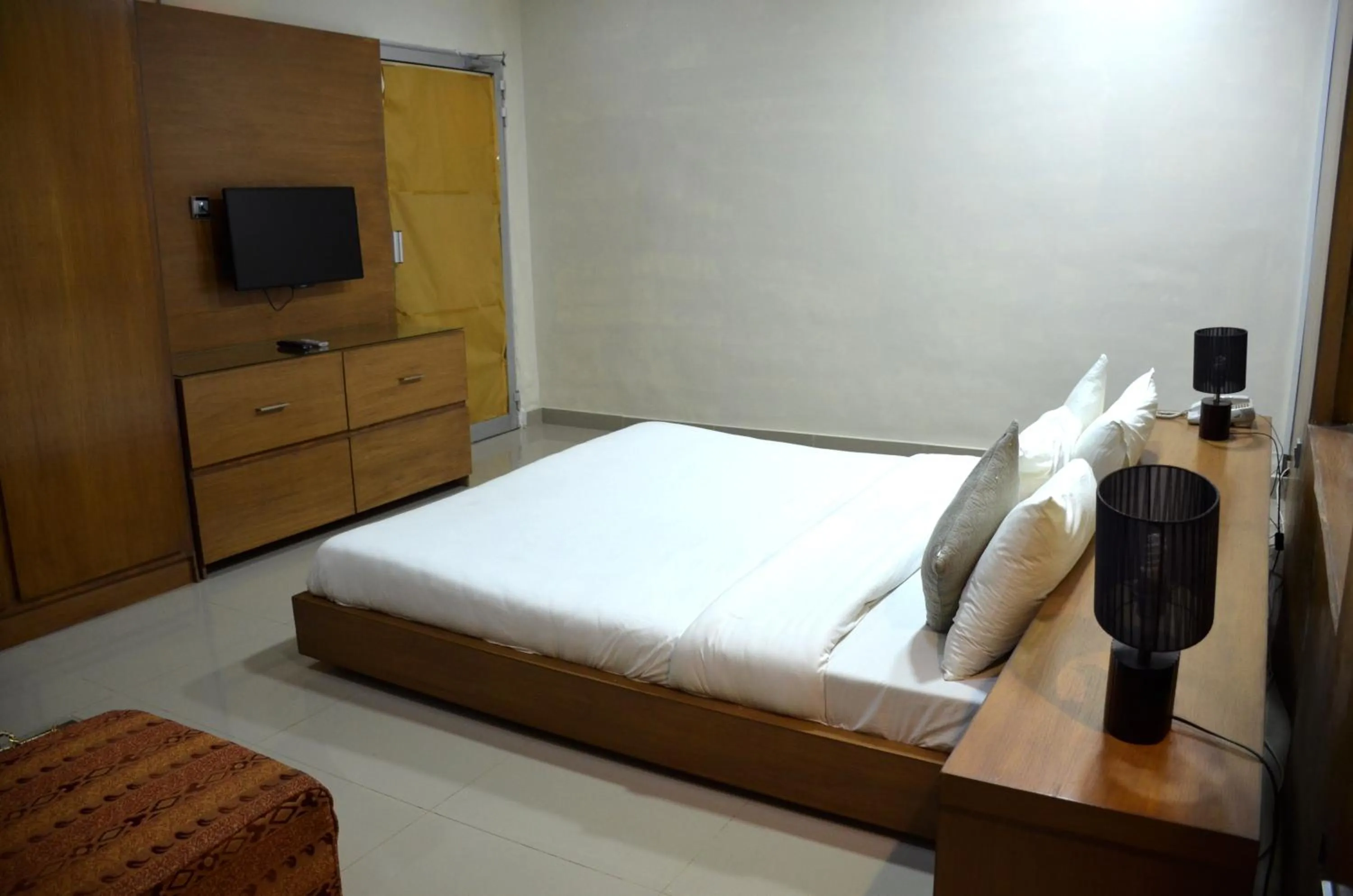 Photo of the whole room, Bed in Gofas Lodge