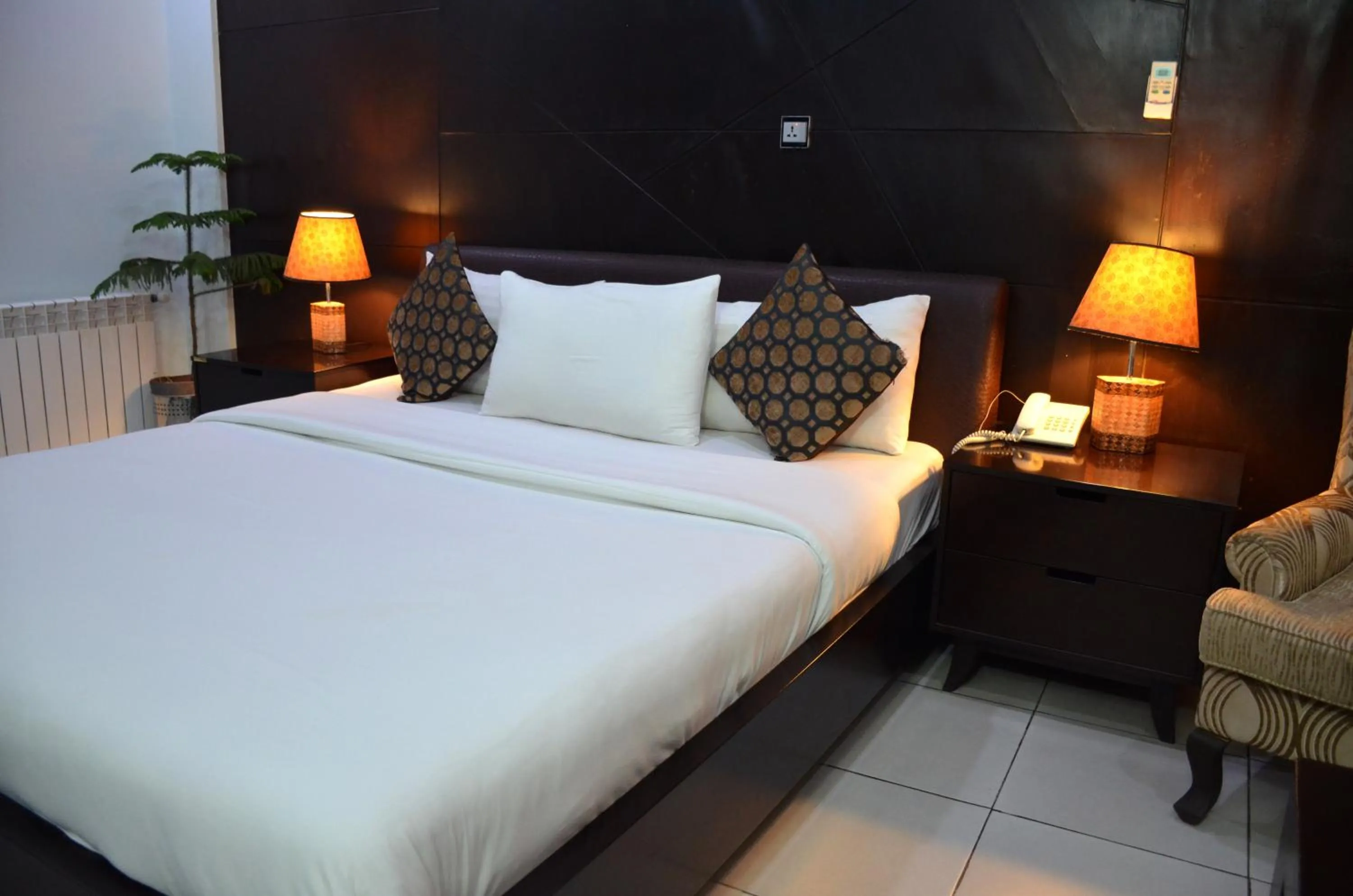 Photo of the whole room, Bed in Gofas Lodge