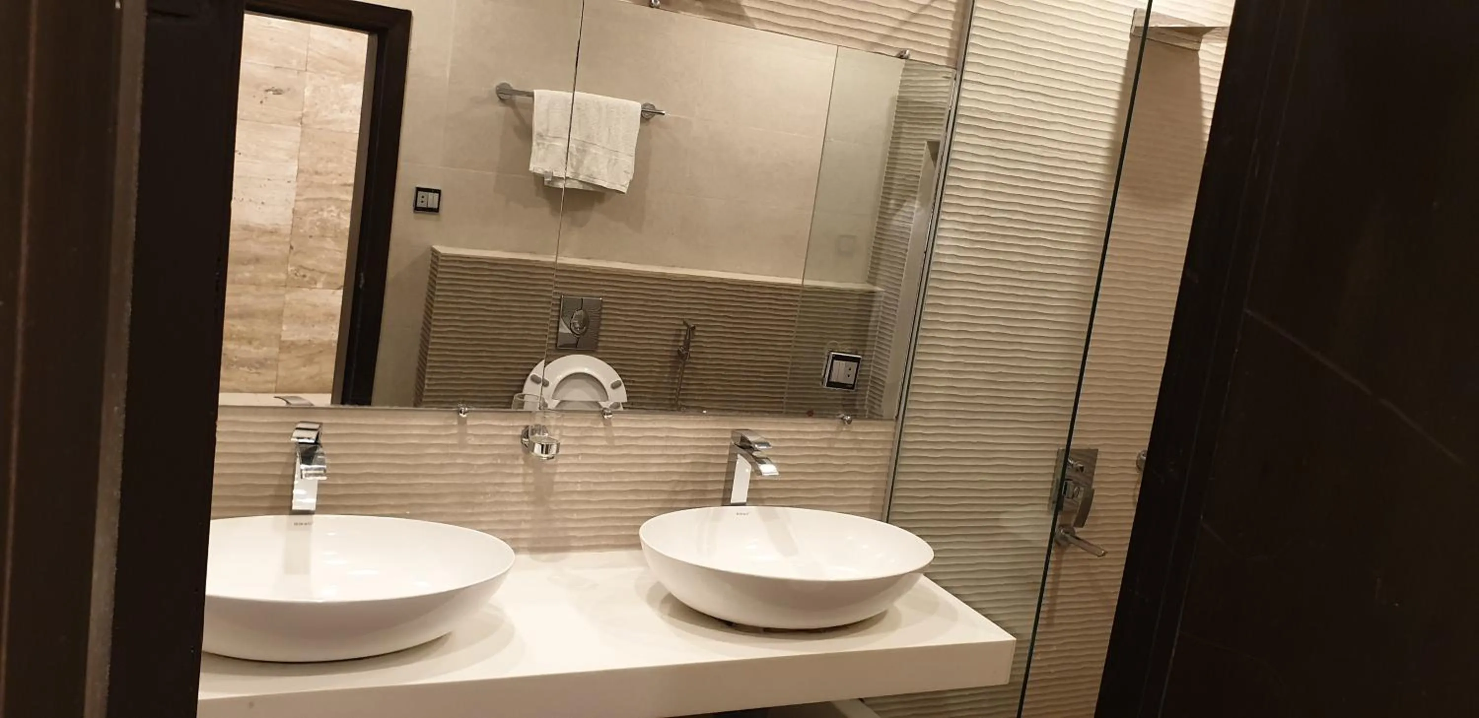 Shower in Gofas Lodge