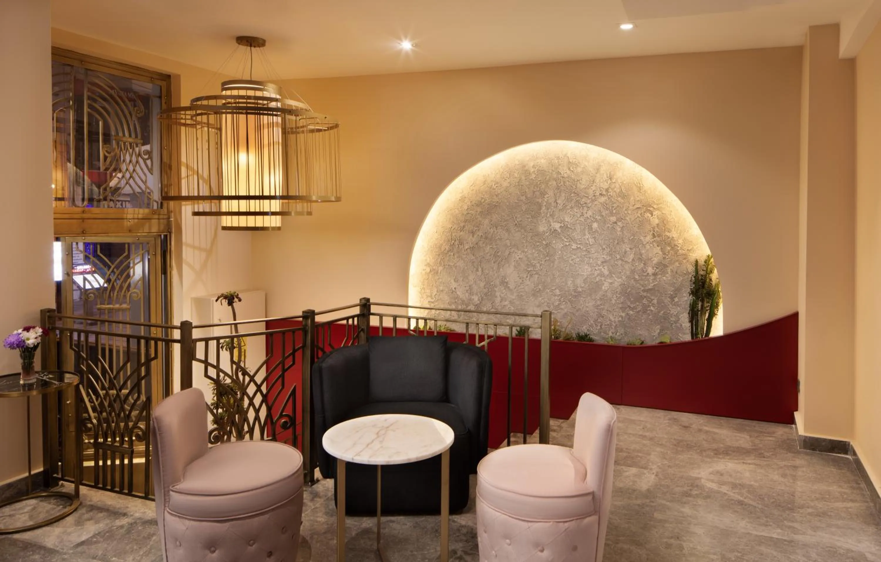 Seating area in Ess Hotel