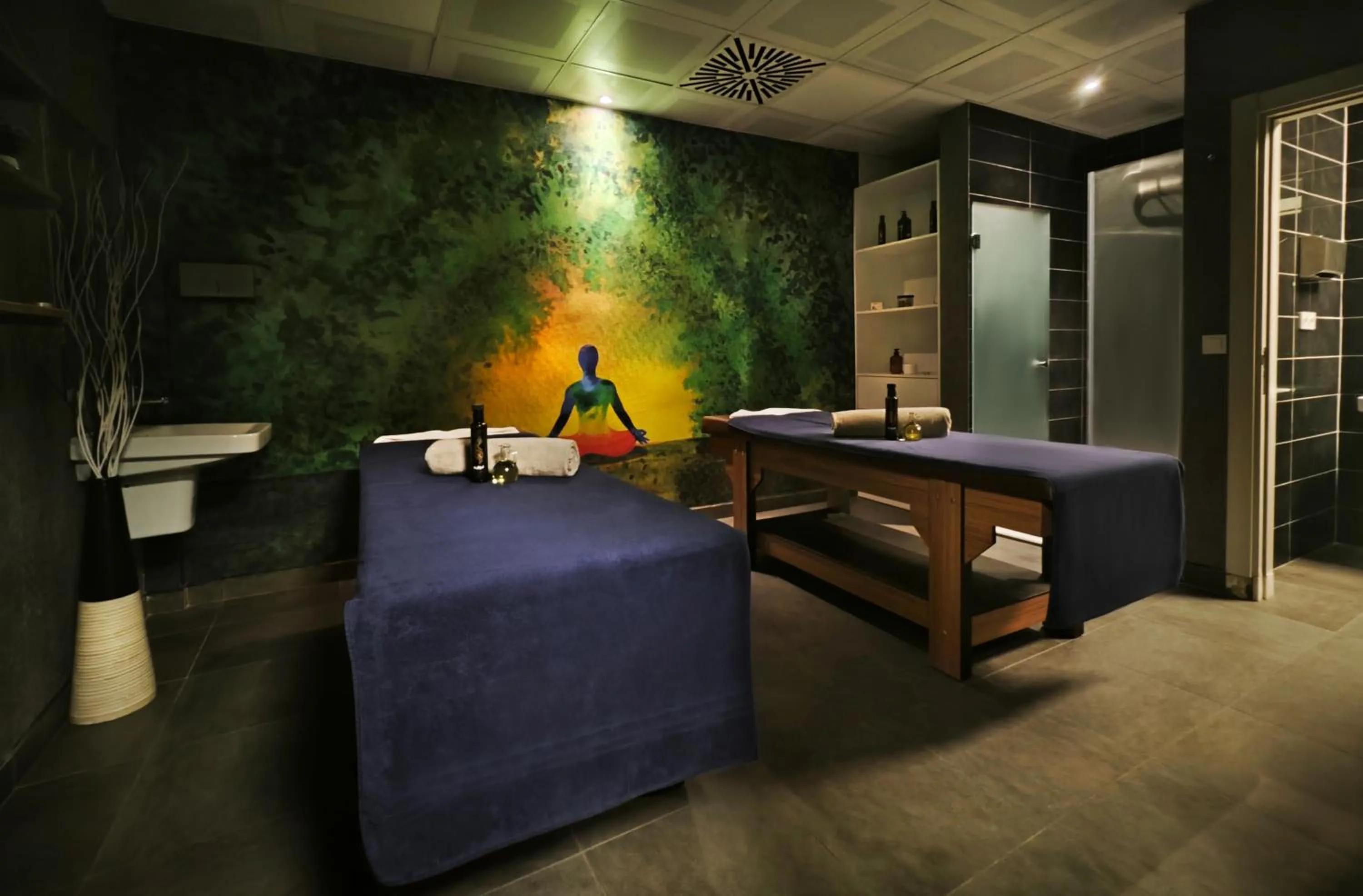 Massage, Bed in Ess Hotel