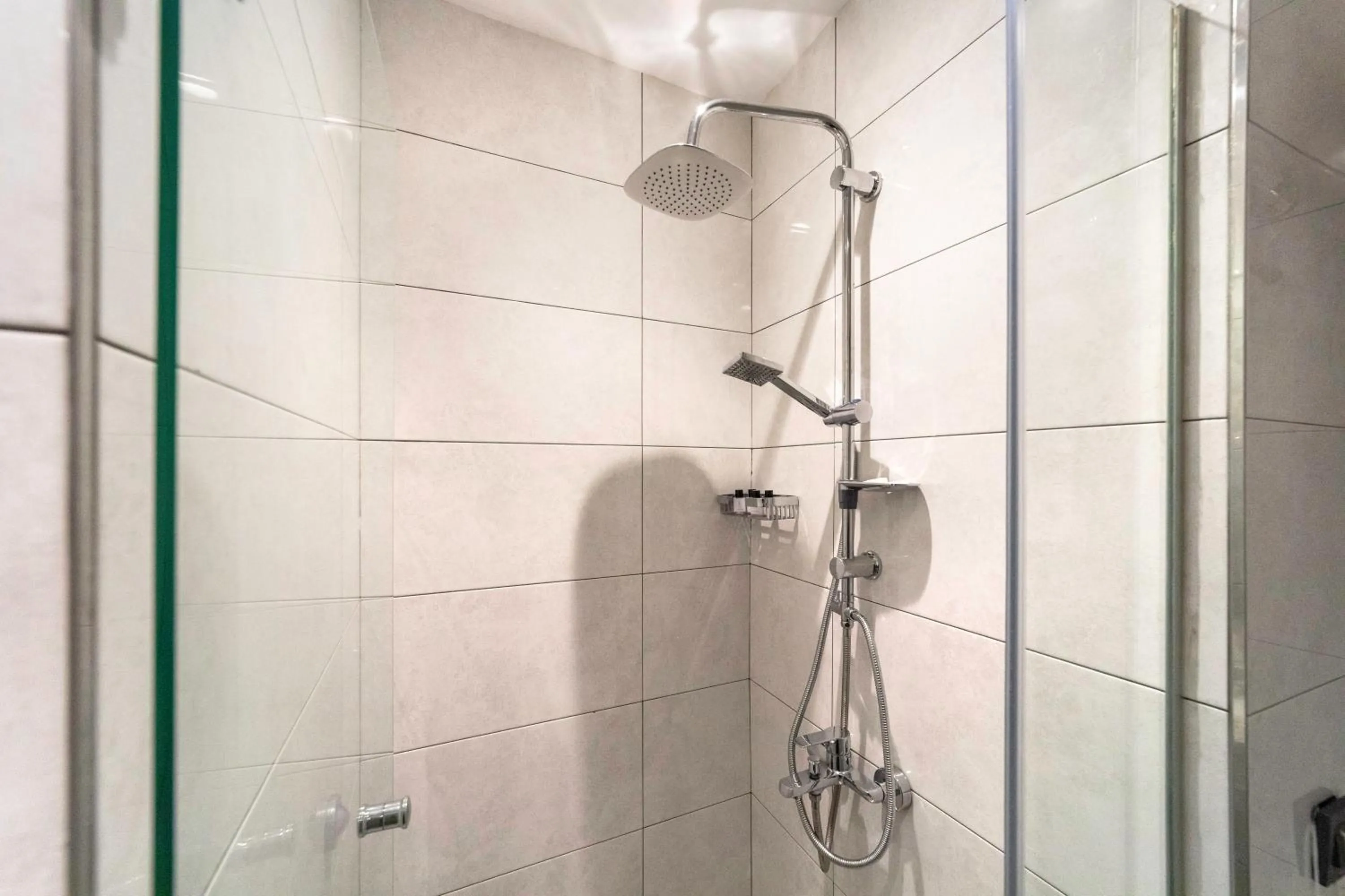 Shower in Ess Hotel