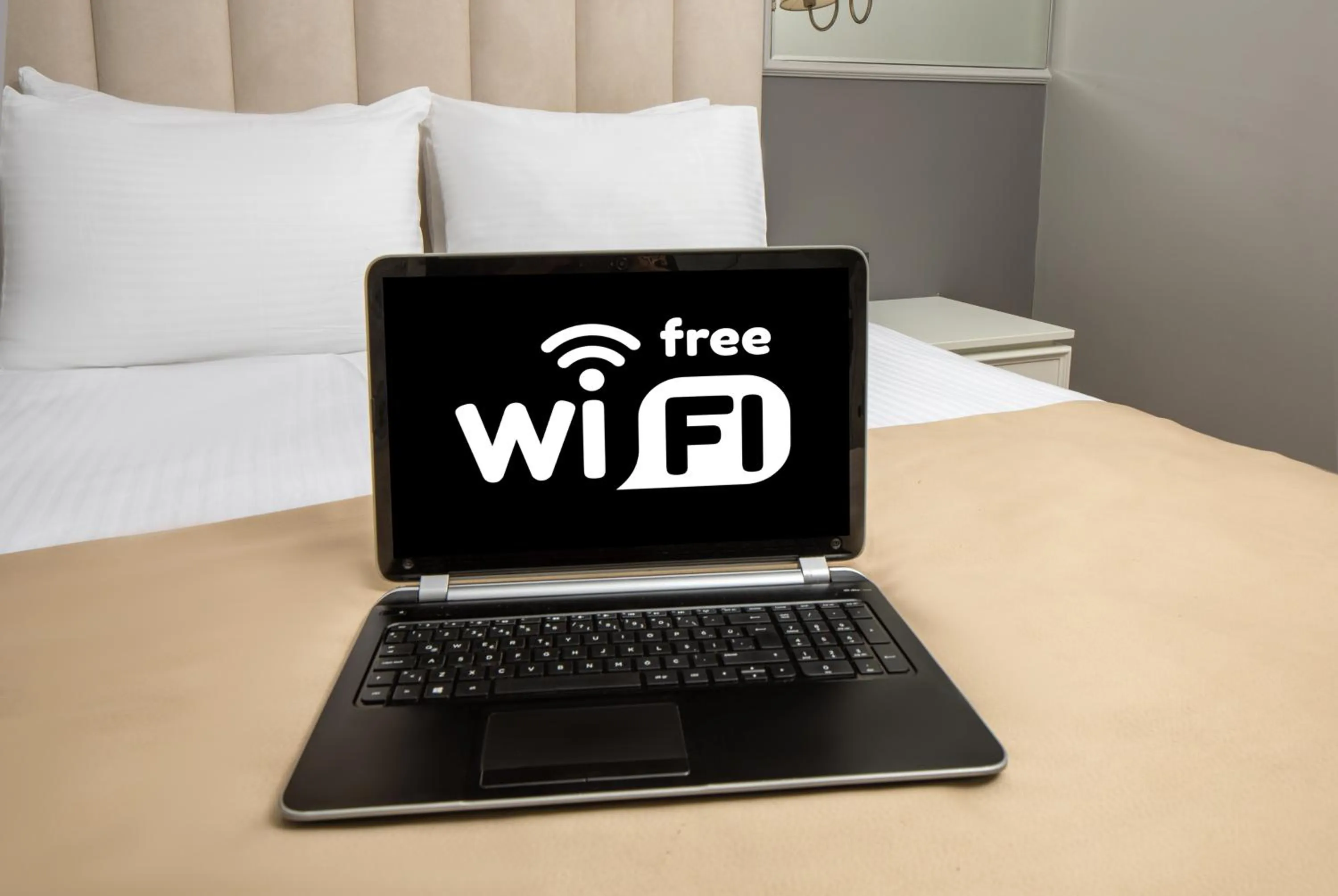 TV and multimedia in Ess Hotel