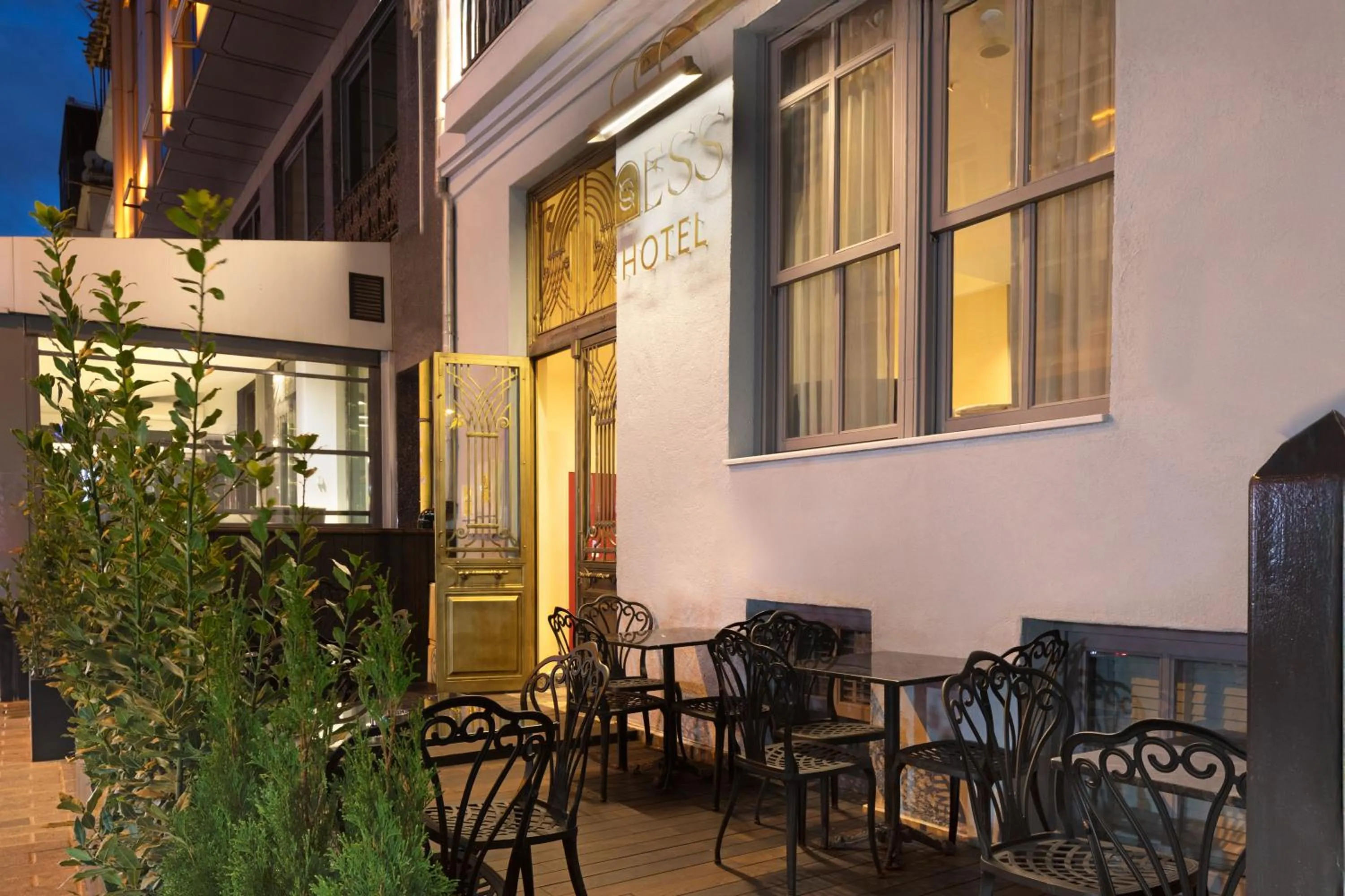 Property building in Ess Hotel