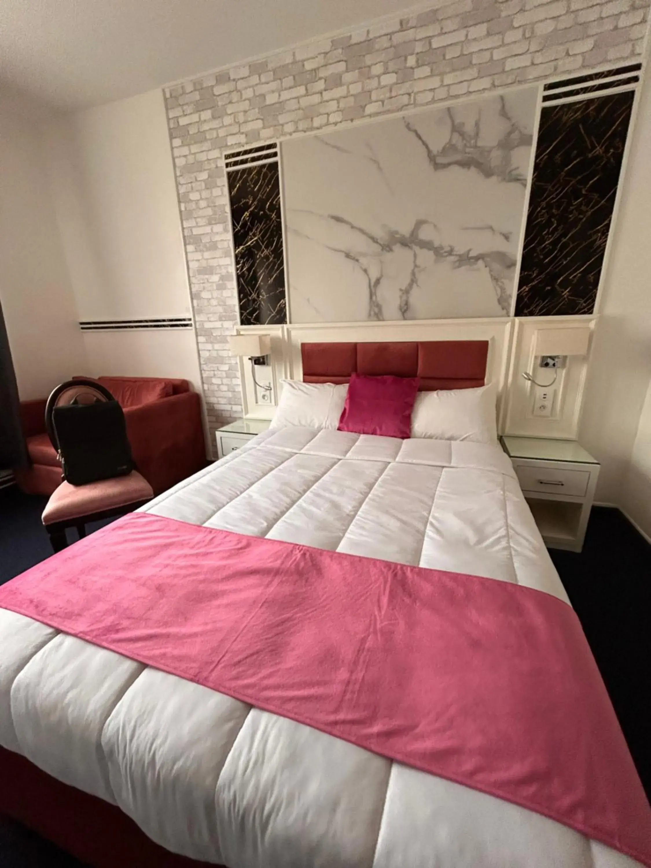 Double Room in Hotel Grand Paris Double Room in Hotel Grand Paris