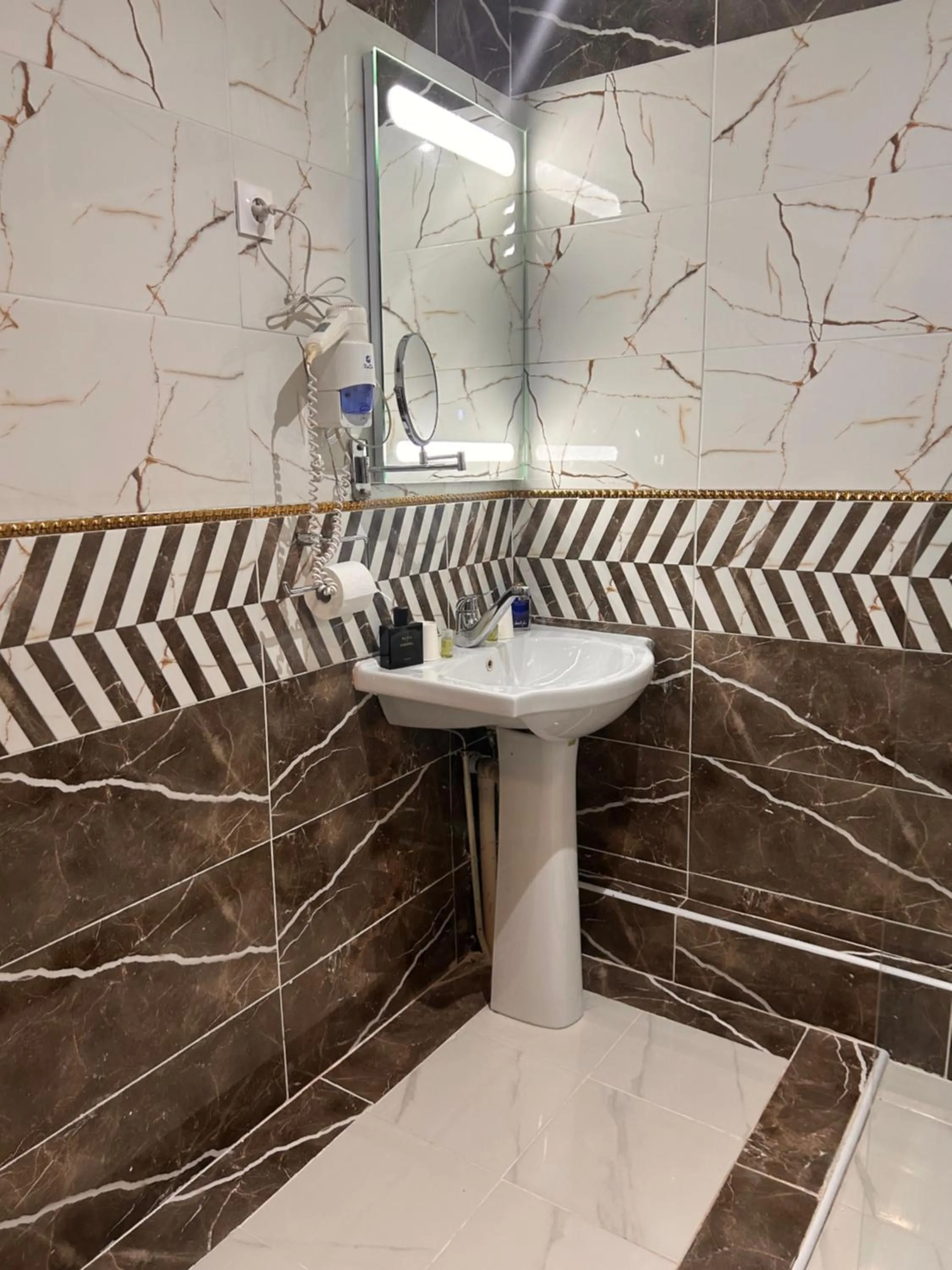 Bathroom in Hotel Grand Paris