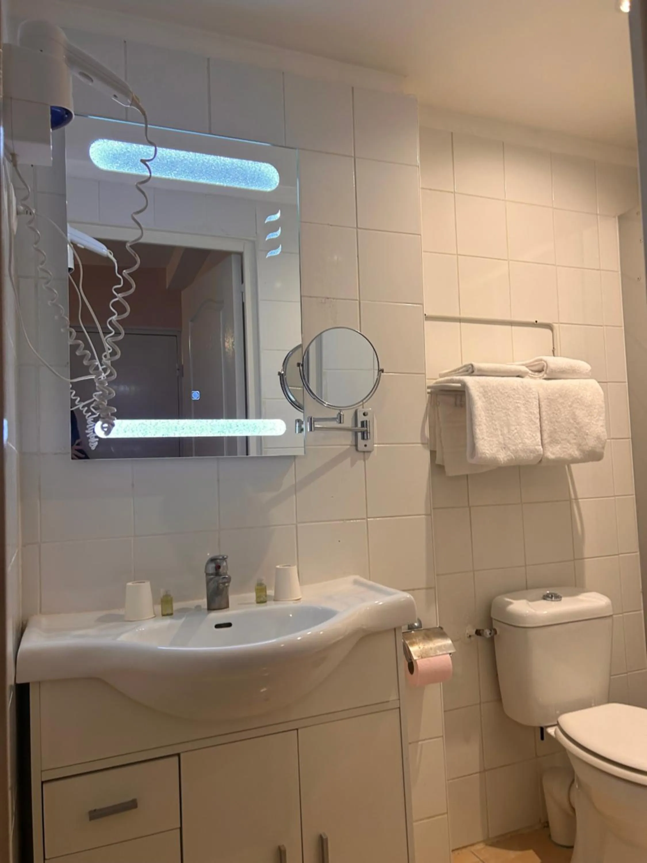 Bathroom in Hotel Grand Paris