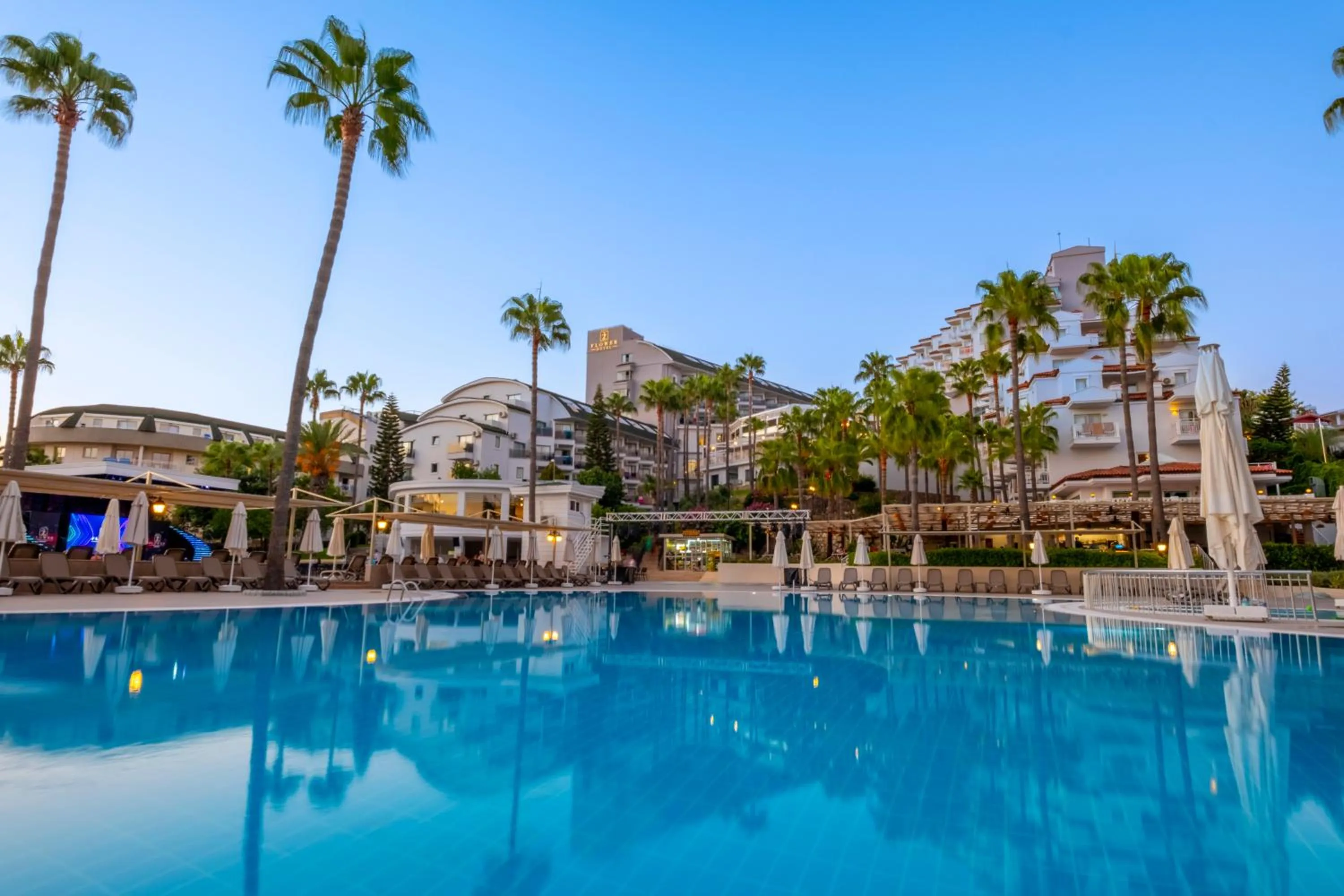 Iz Flower Side Beach Hotel