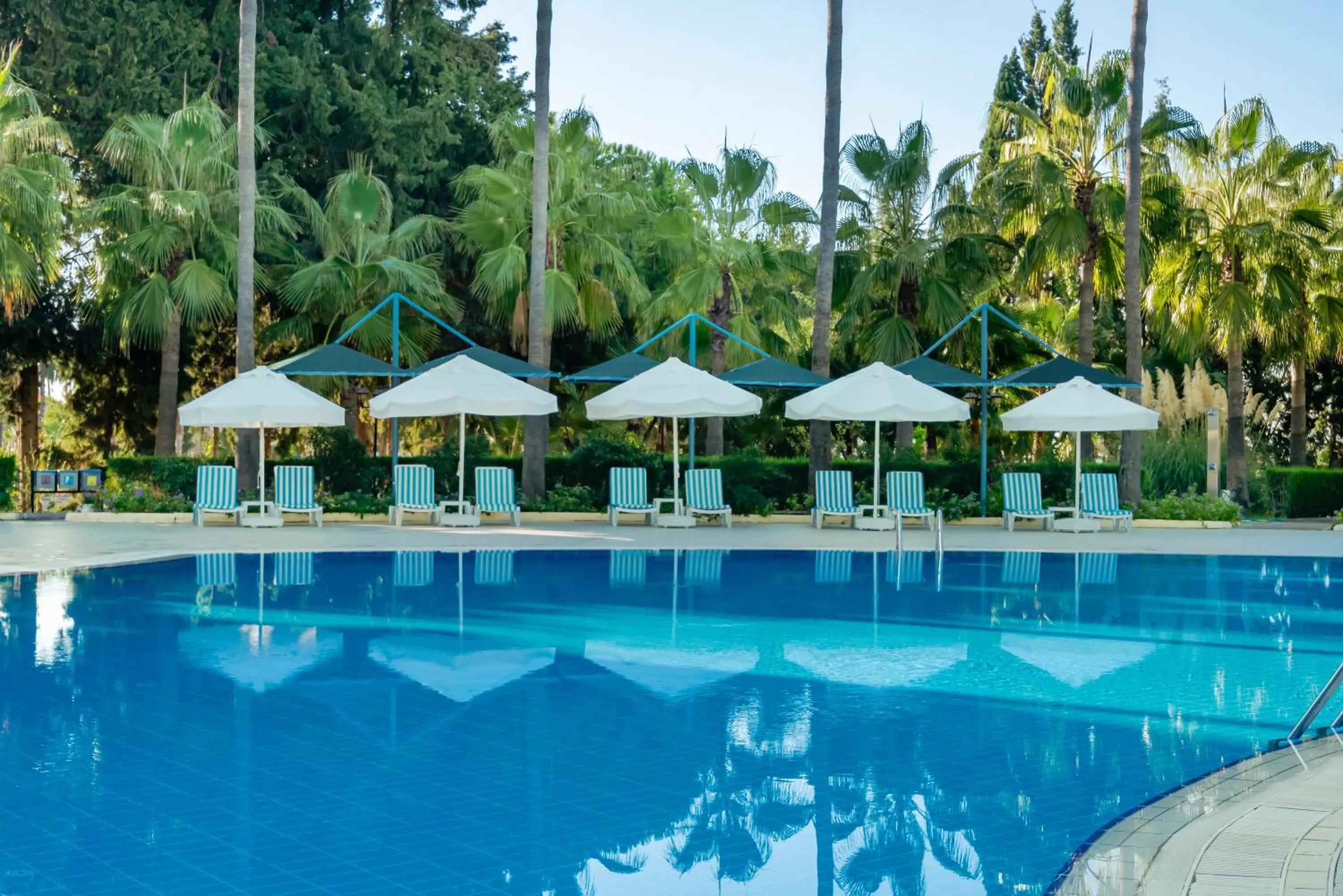Swimming pool in Iz Flower Side Beach Hotel