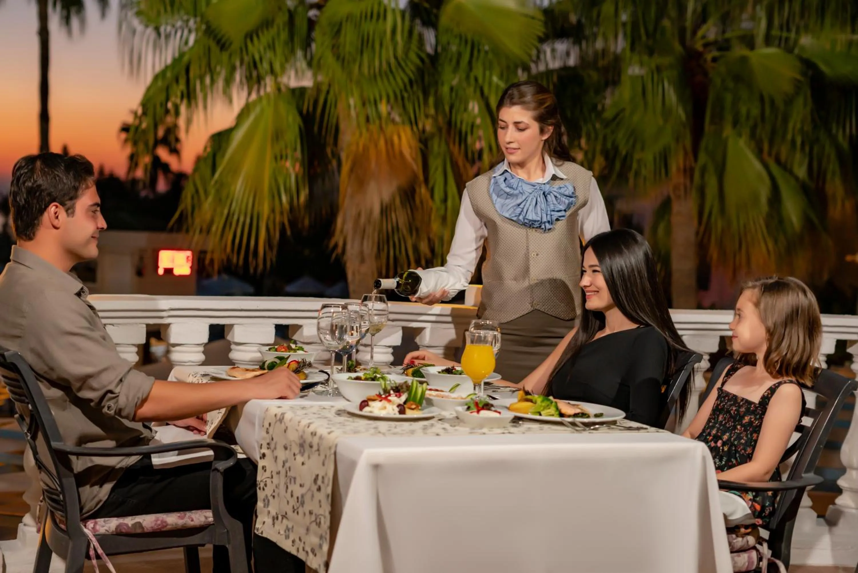 Restaurant/places to eat in Iz Flower Side Beach Hotel