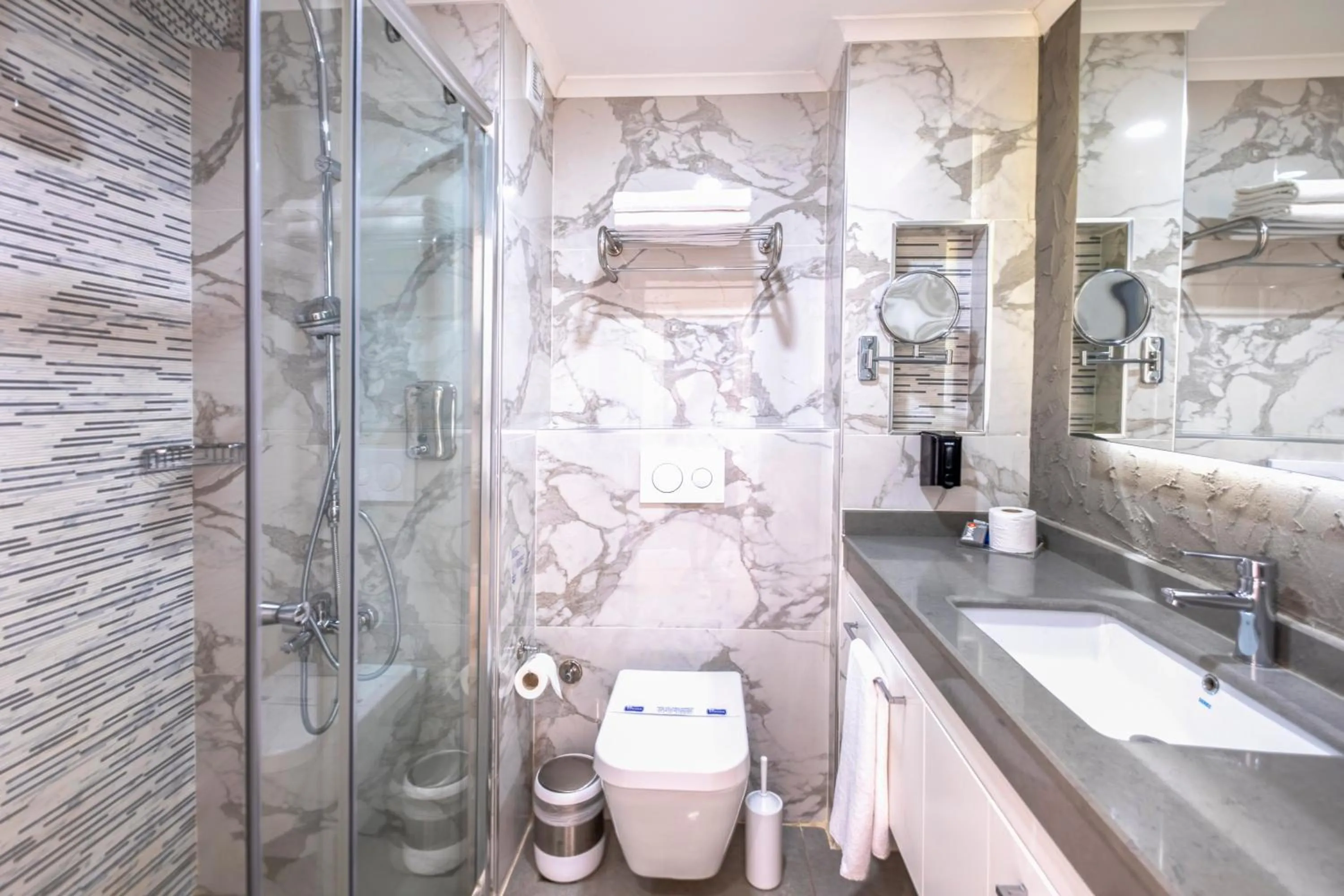 Iz Flower Side Beach Hotel