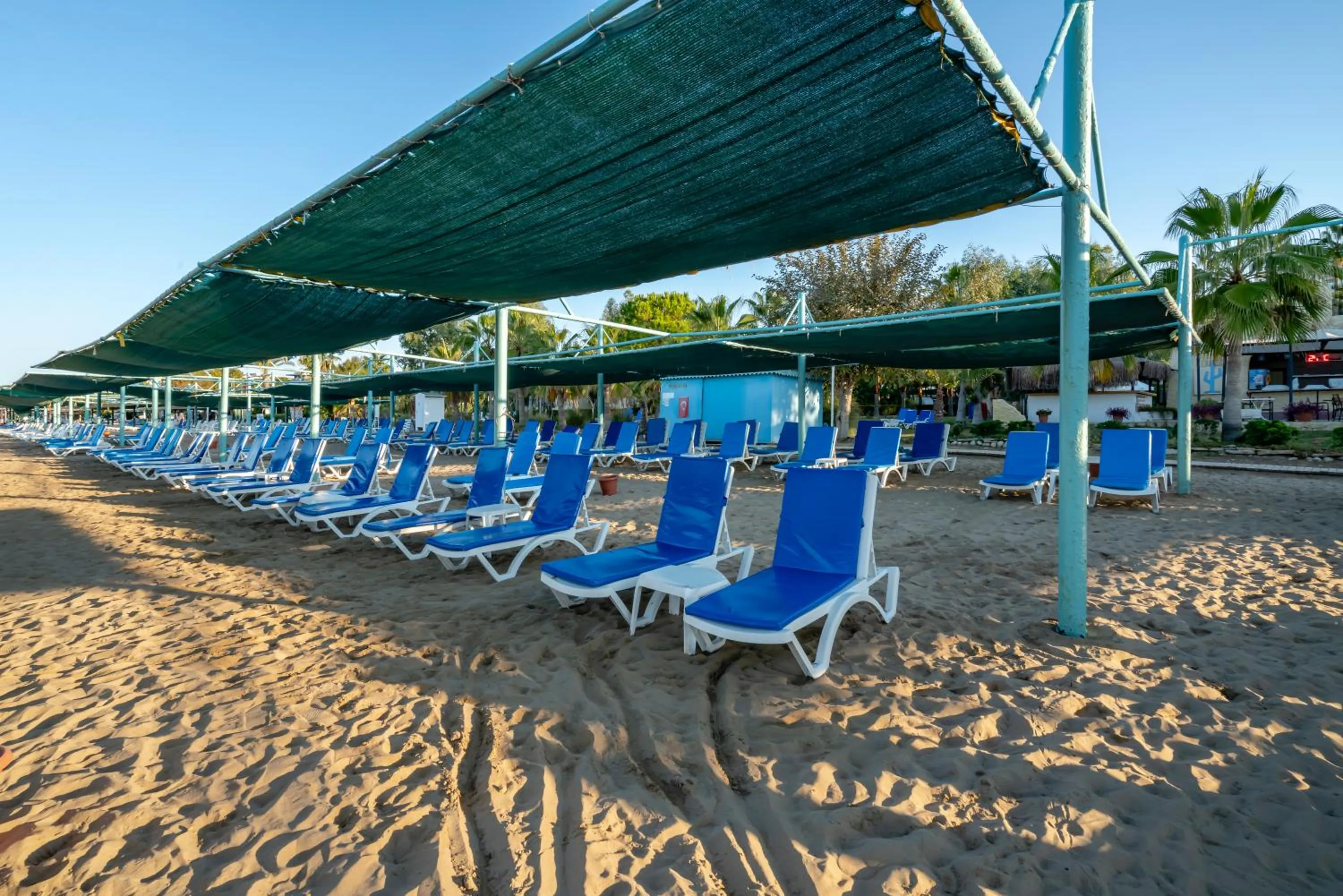 Iz Flower Side Beach Hotel