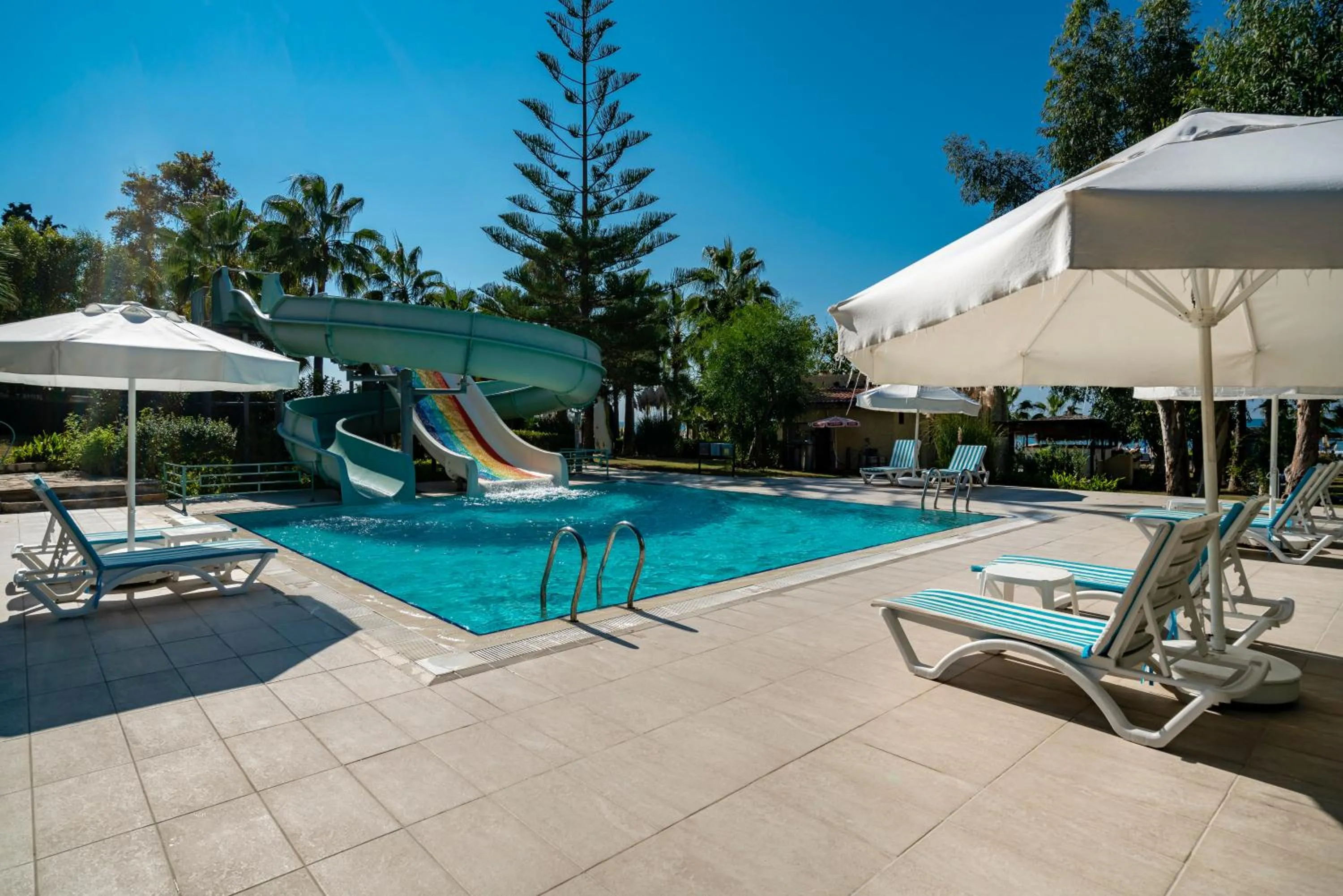 Iz Flower Side Beach Hotel