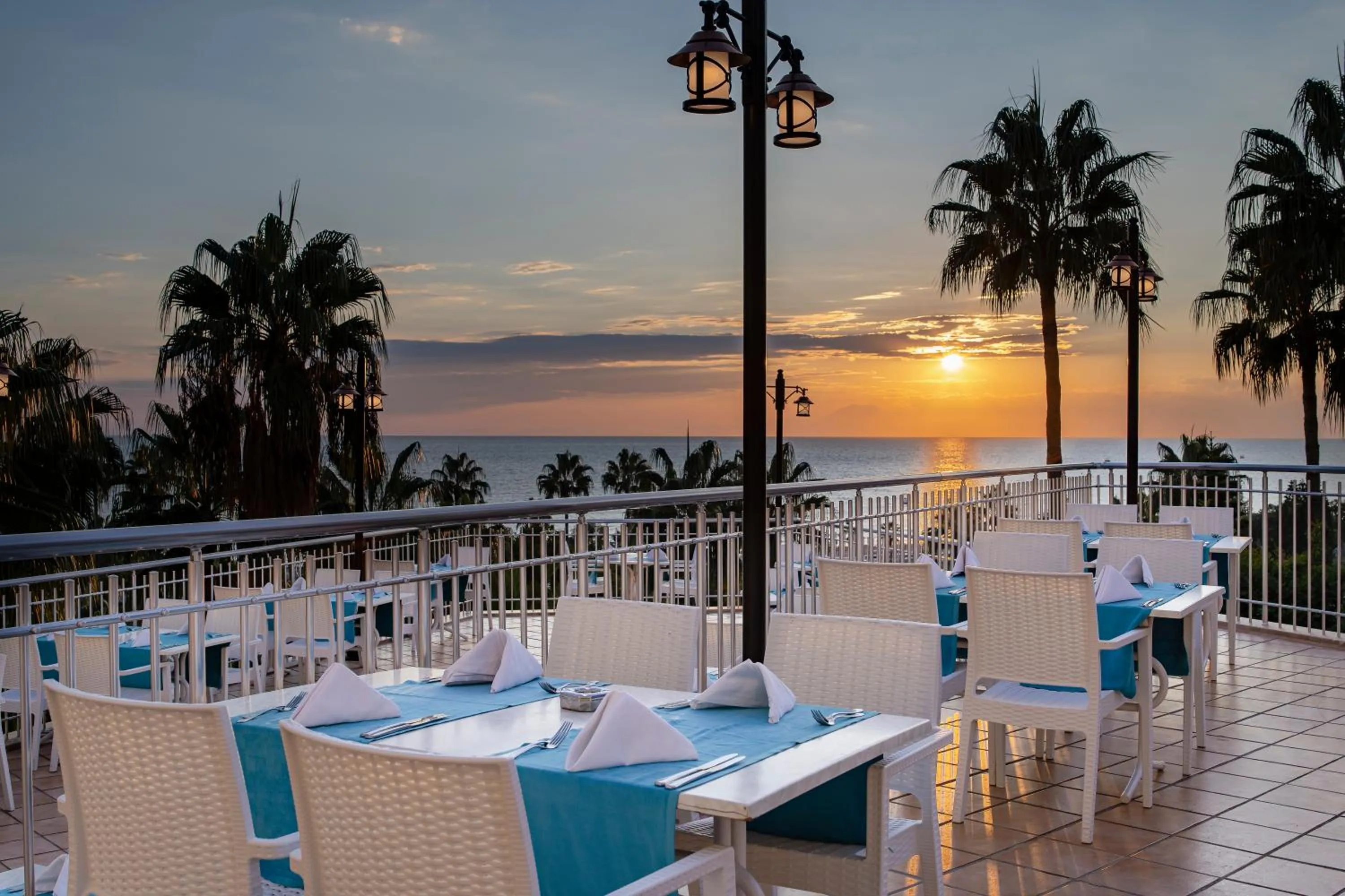 Iz Flower Side Beach Hotel