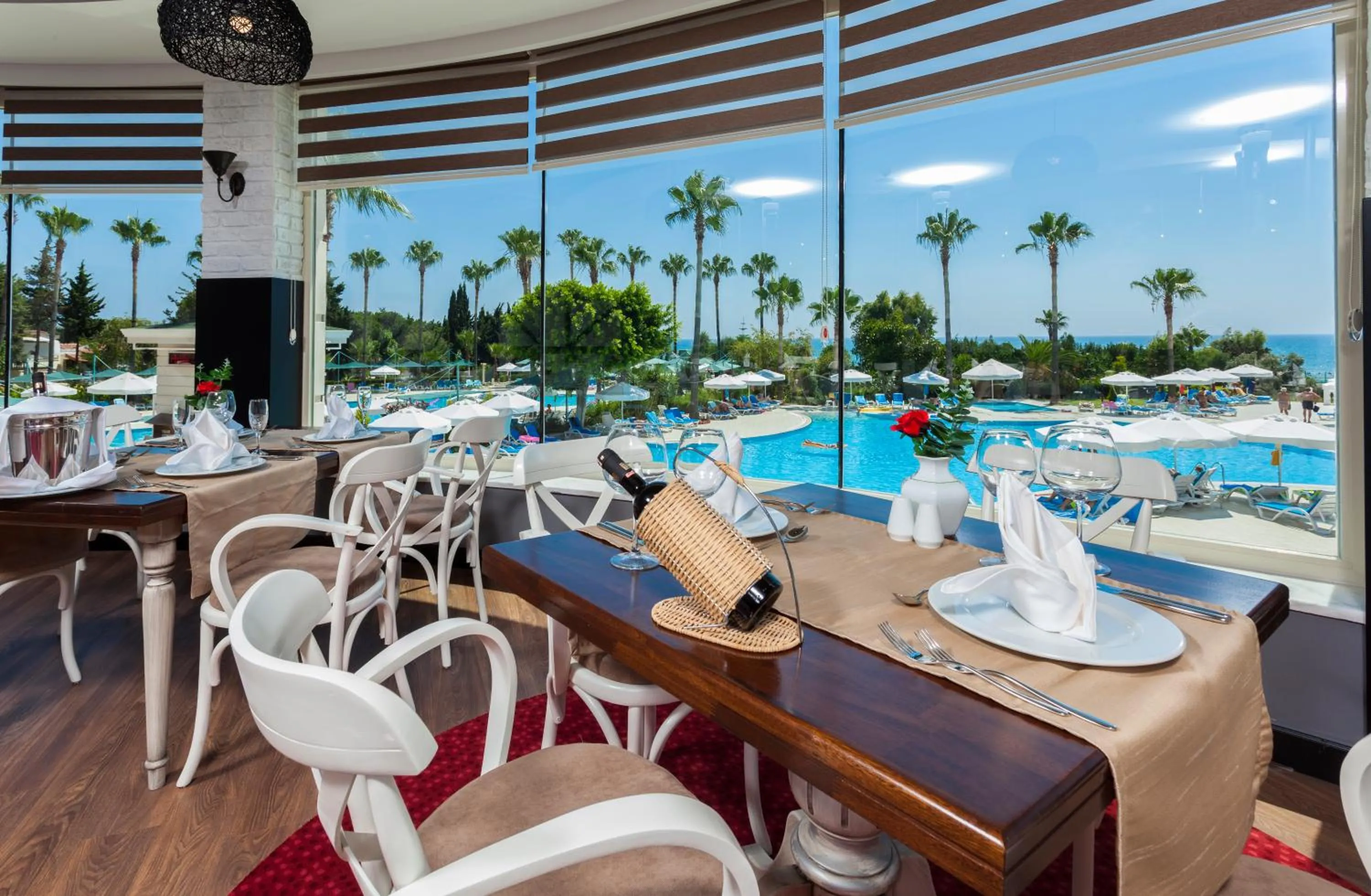 Restaurant/places to eat in Iz Flower Side Beach Hotel