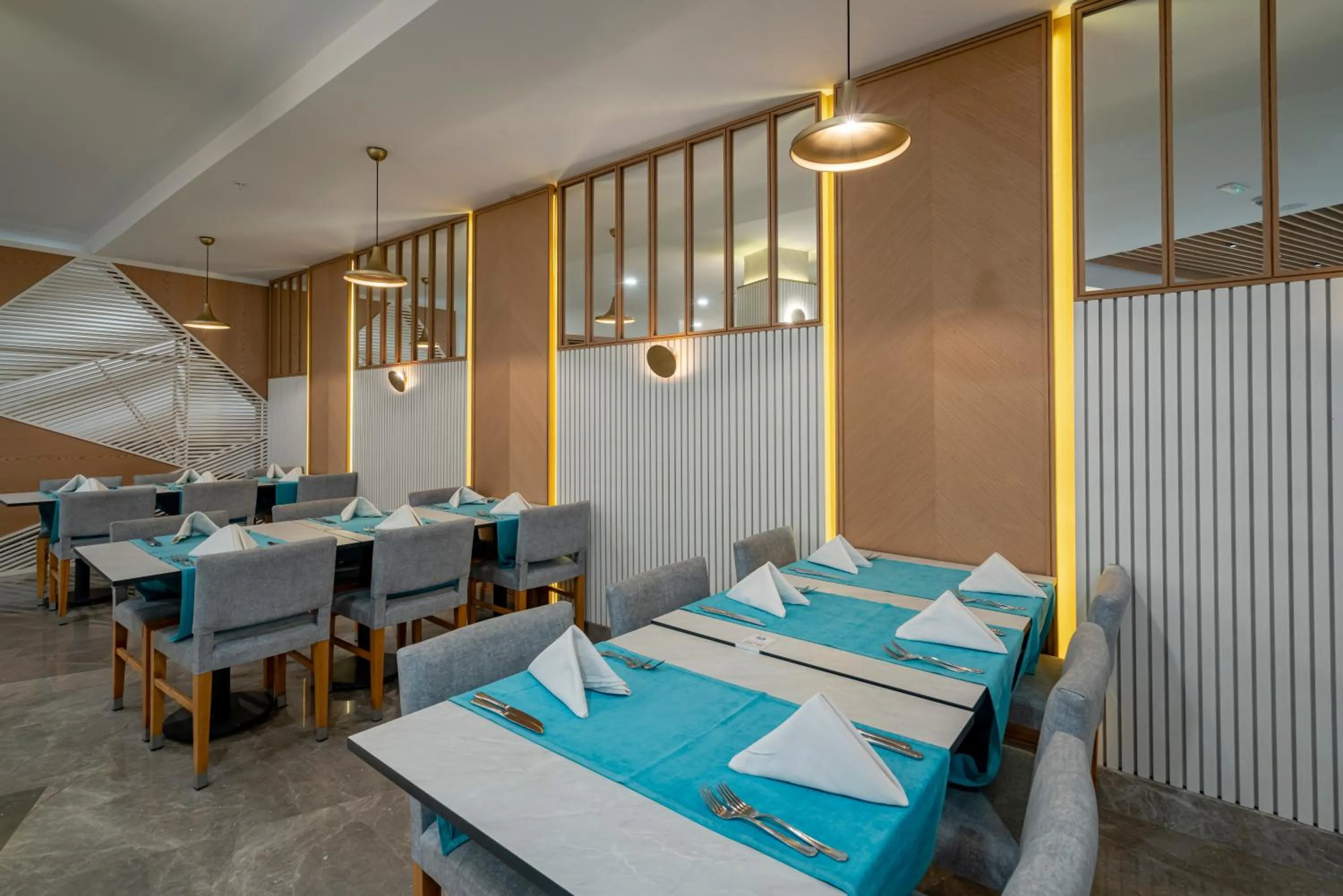 Restaurant/places to eat in Iz Flower Side Beach Hotel