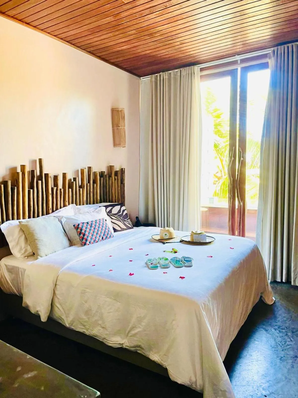 Bed in Villa Pantai Boutique Hotel Atins