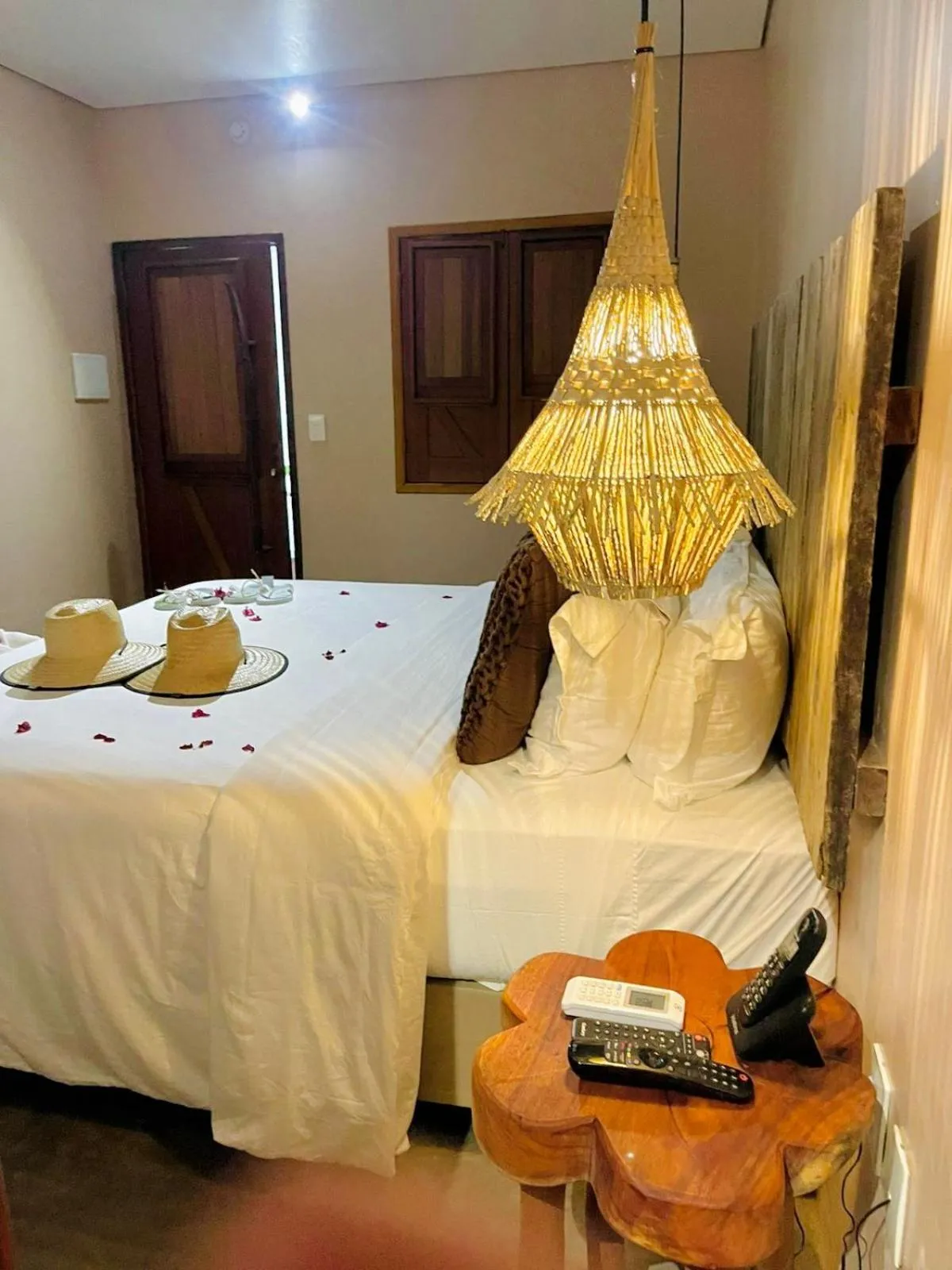 Bed in Villa Pantai Boutique Hotel Atins