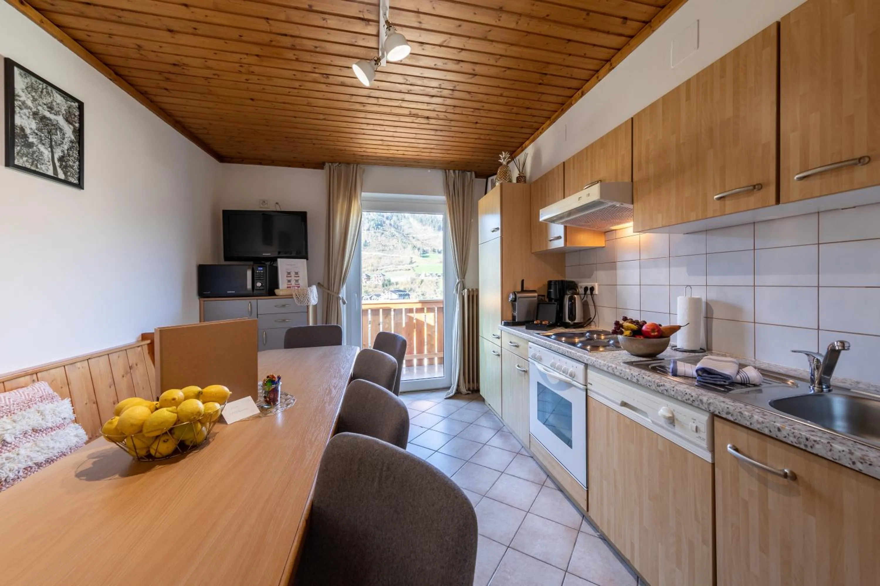 Four-Bedroom Apartment with Balcony and Mountain View   in Appartements DAS RETTENBACHER