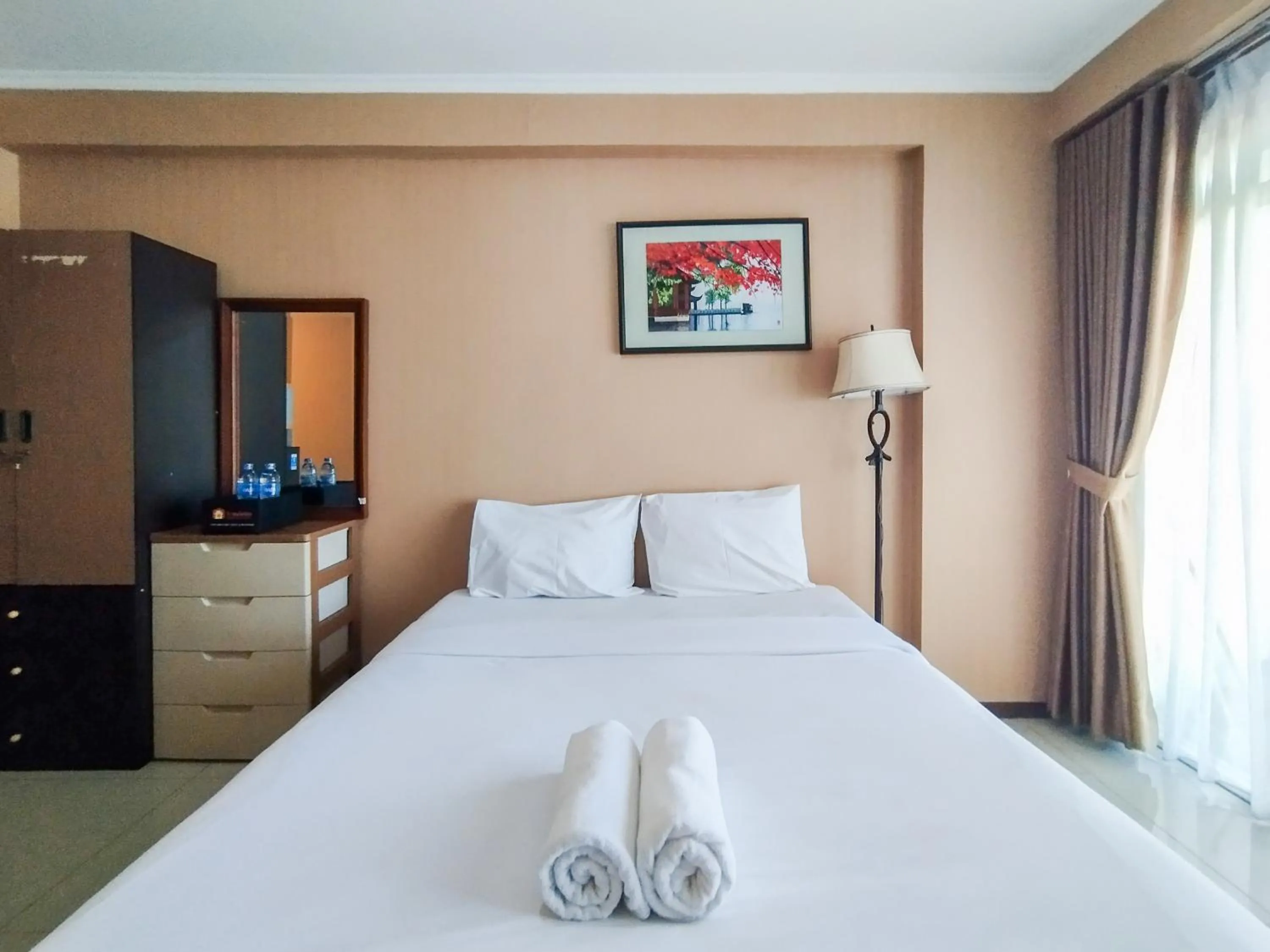 Bed in Spacious Chic Studio Room Apartment at Gateway Pasteur By Travelio