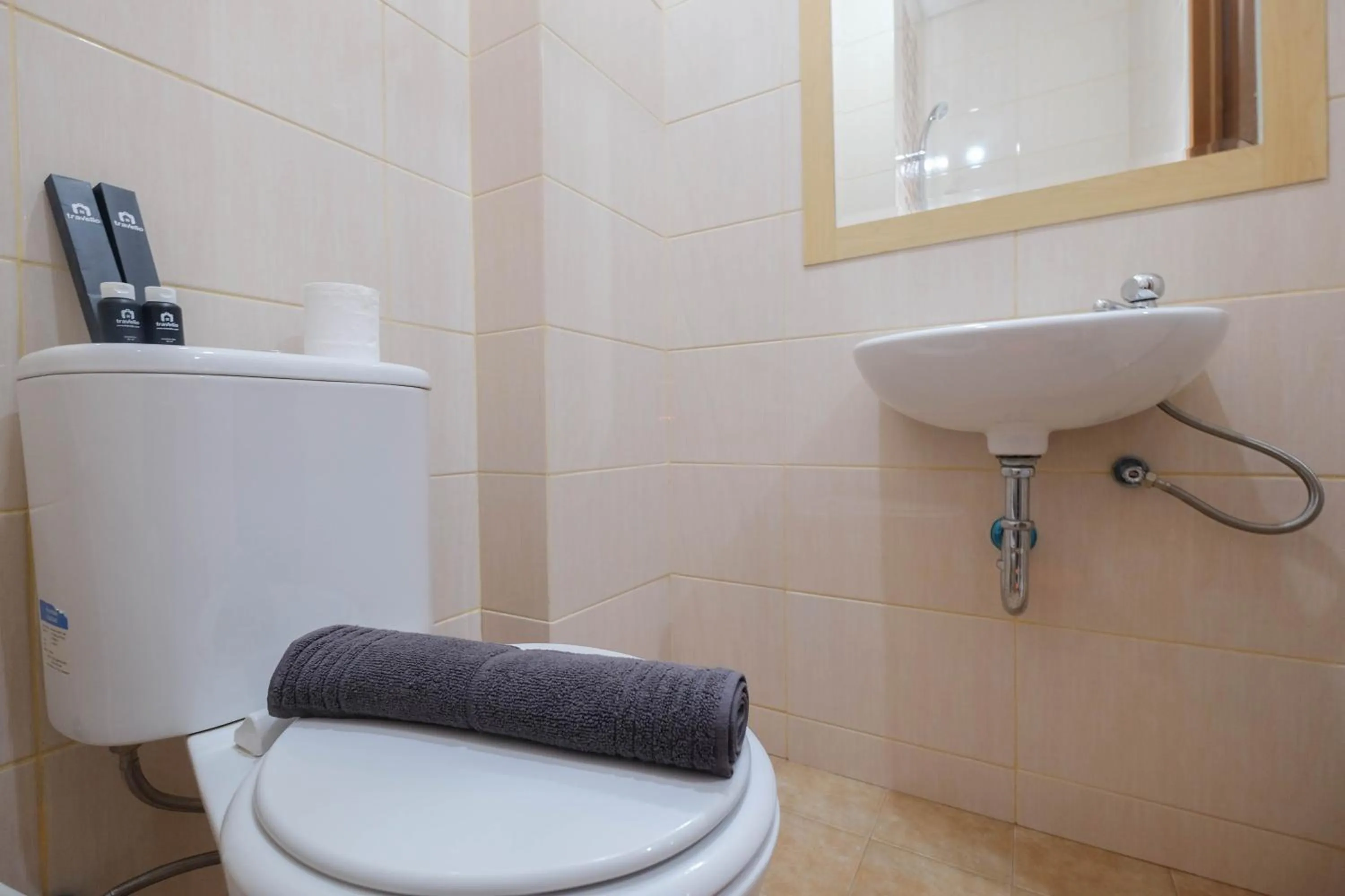 Comfy and Tidy Studio at Dave Apartment By Travelio