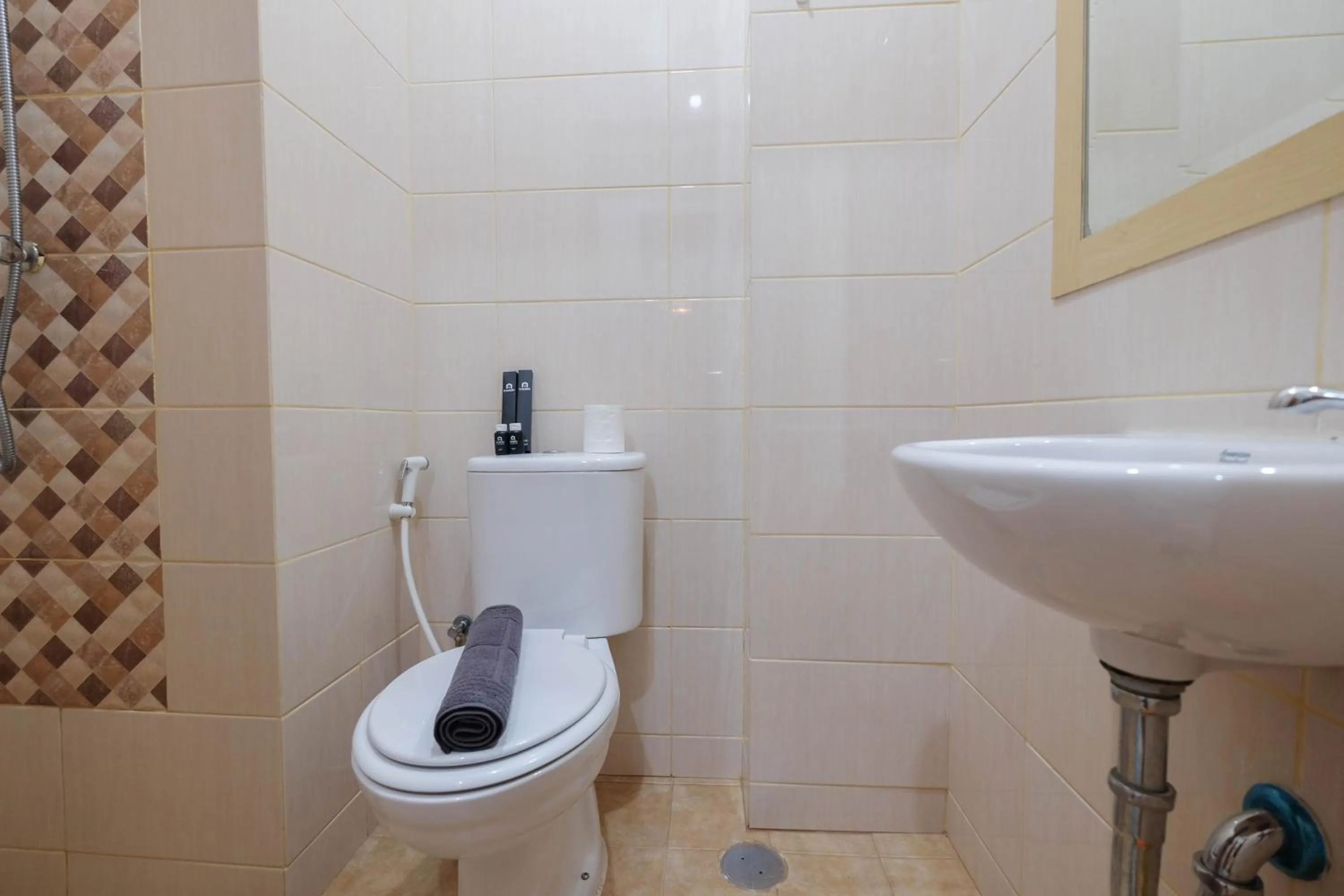 Comfy and Tidy Studio at Dave Apartment By Travelio