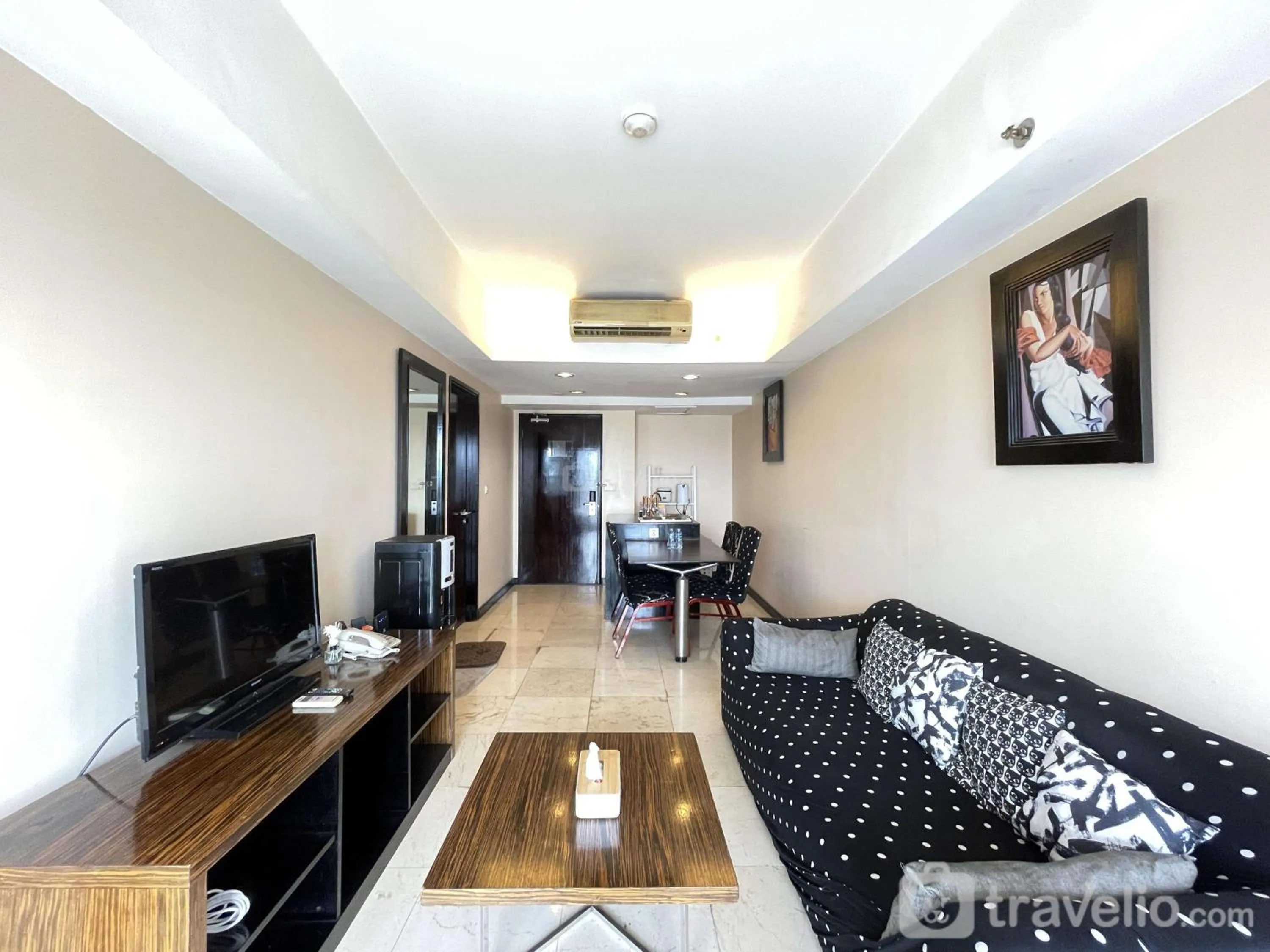 Living room in Strategic and Spacious 2BR at Apartment Braga City Walk By Travelio
