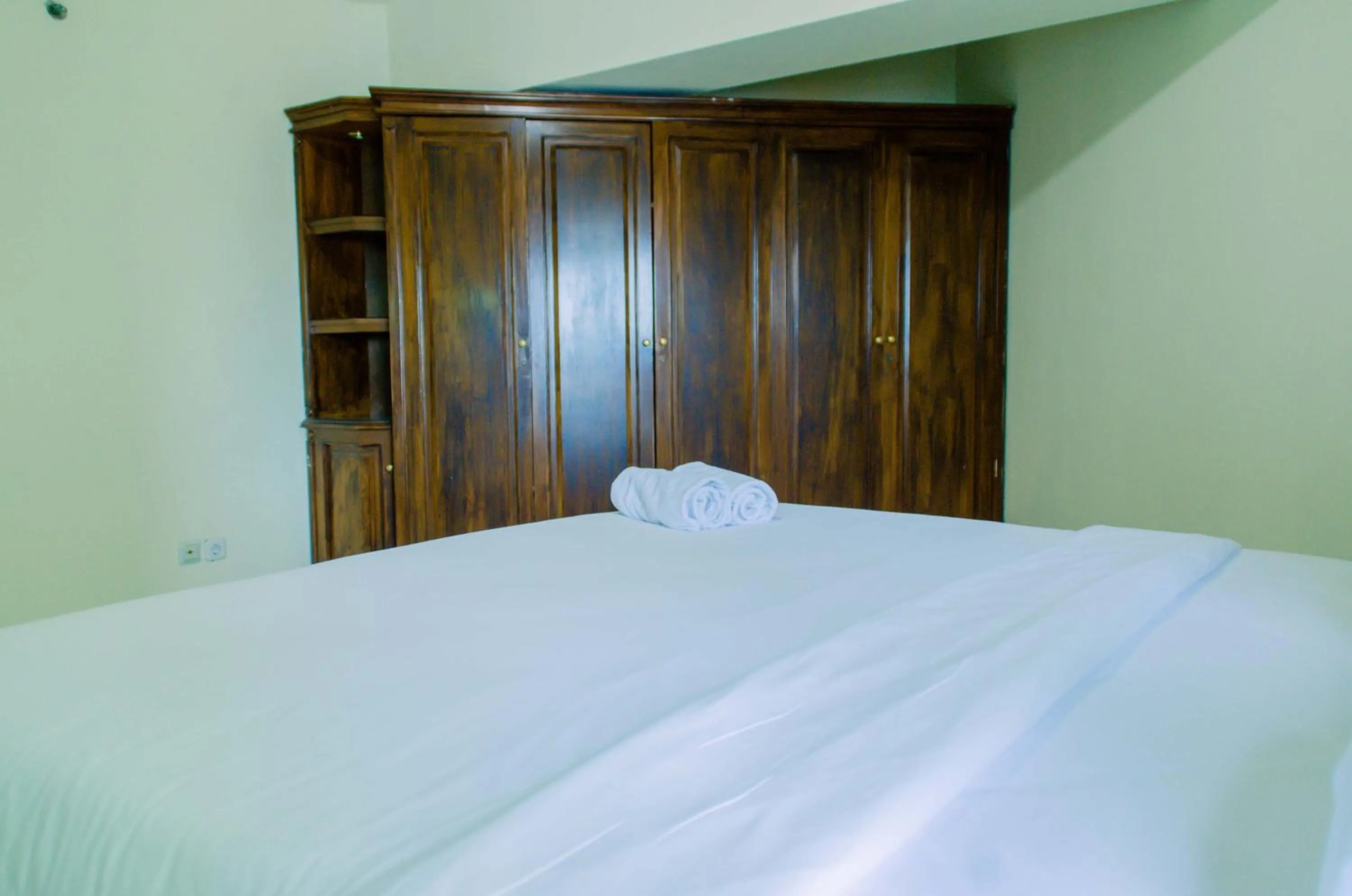 Bed in Spacious and Homey 3BR at Kondominium Rajawali Apartment By Travelio